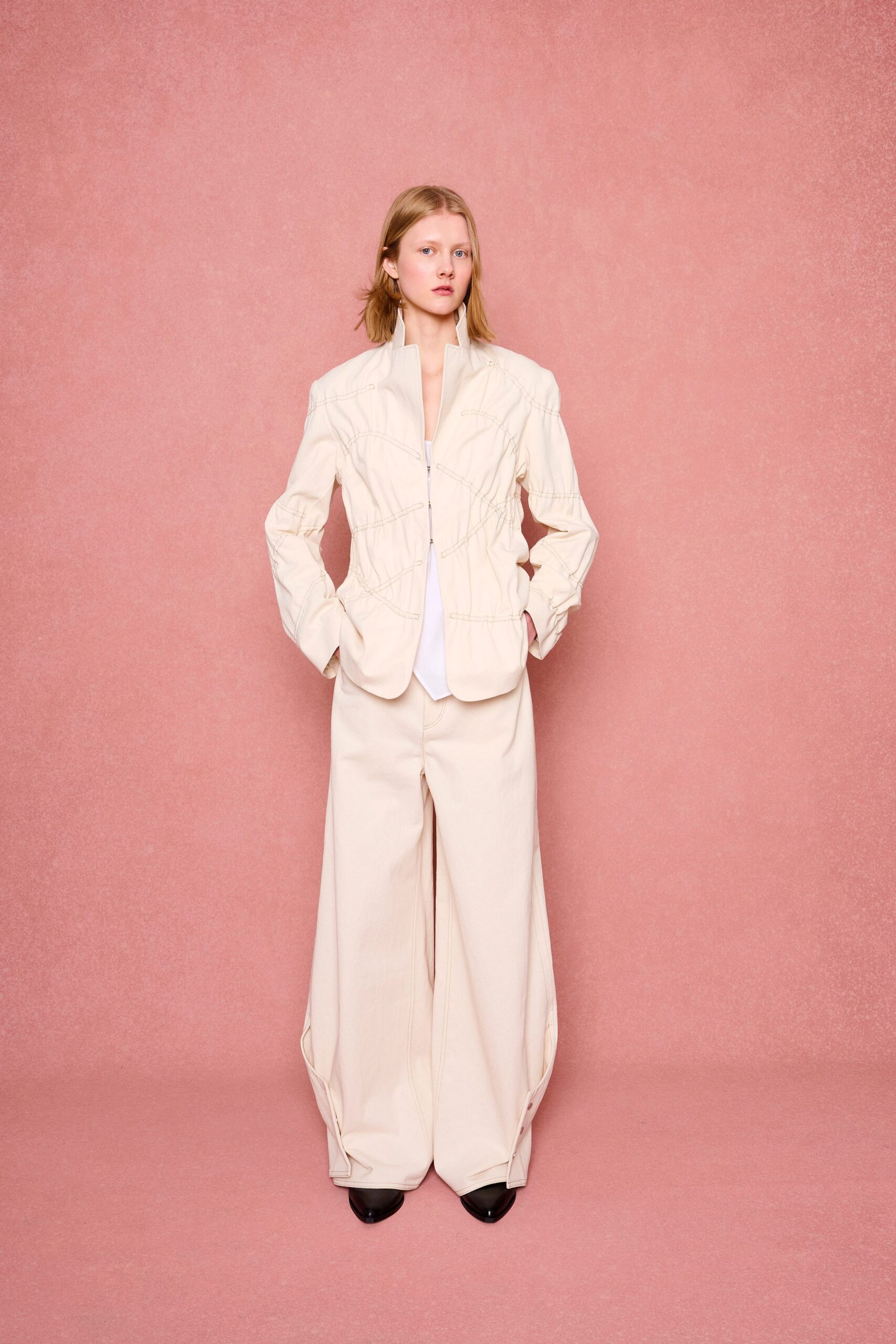 white cotton long-sleeve collared fitted zippered pleated jacket