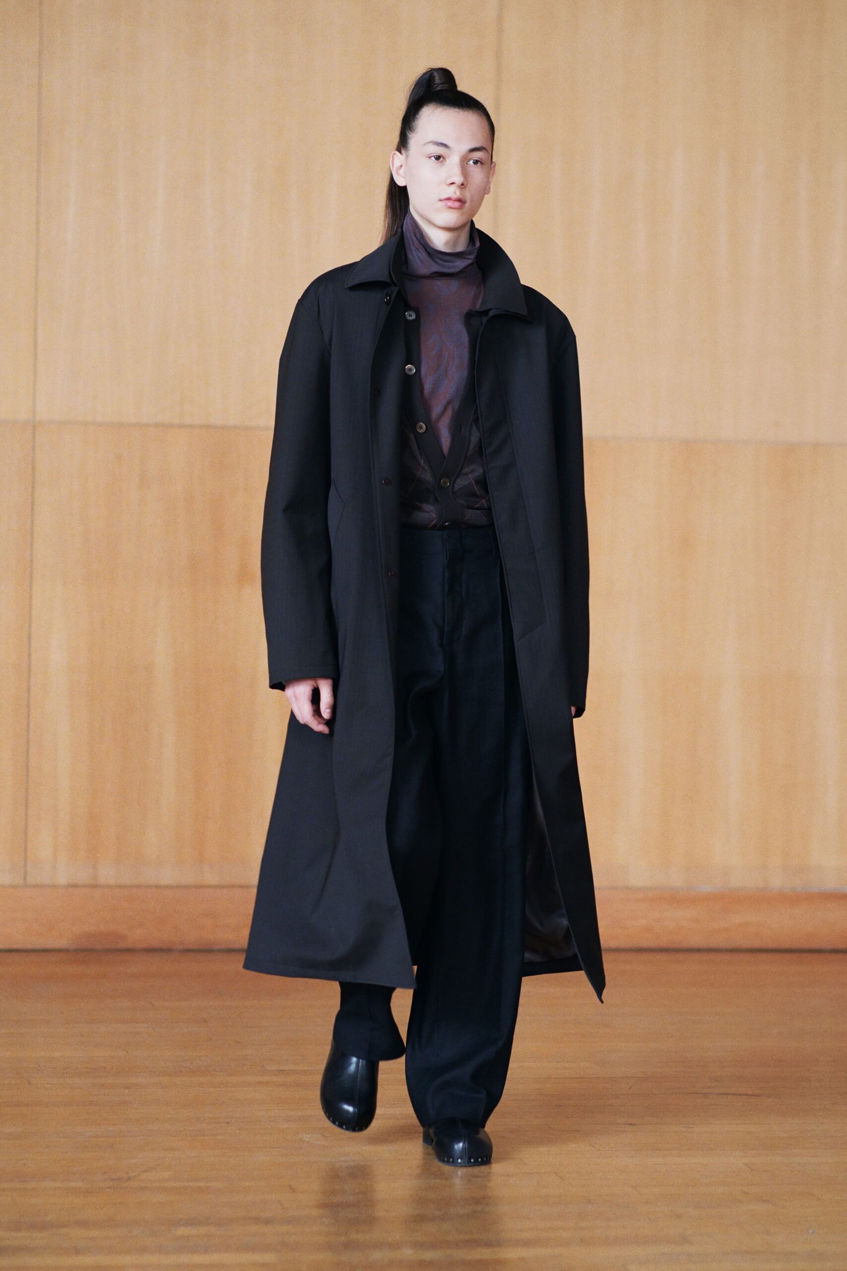 black silk long-sleeve v-neck fitted shirt