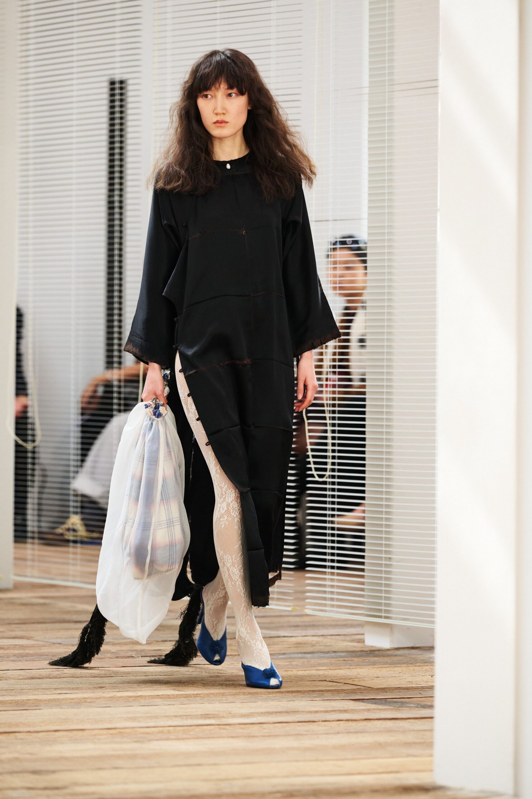 black relaxed midi dress with blue shoes