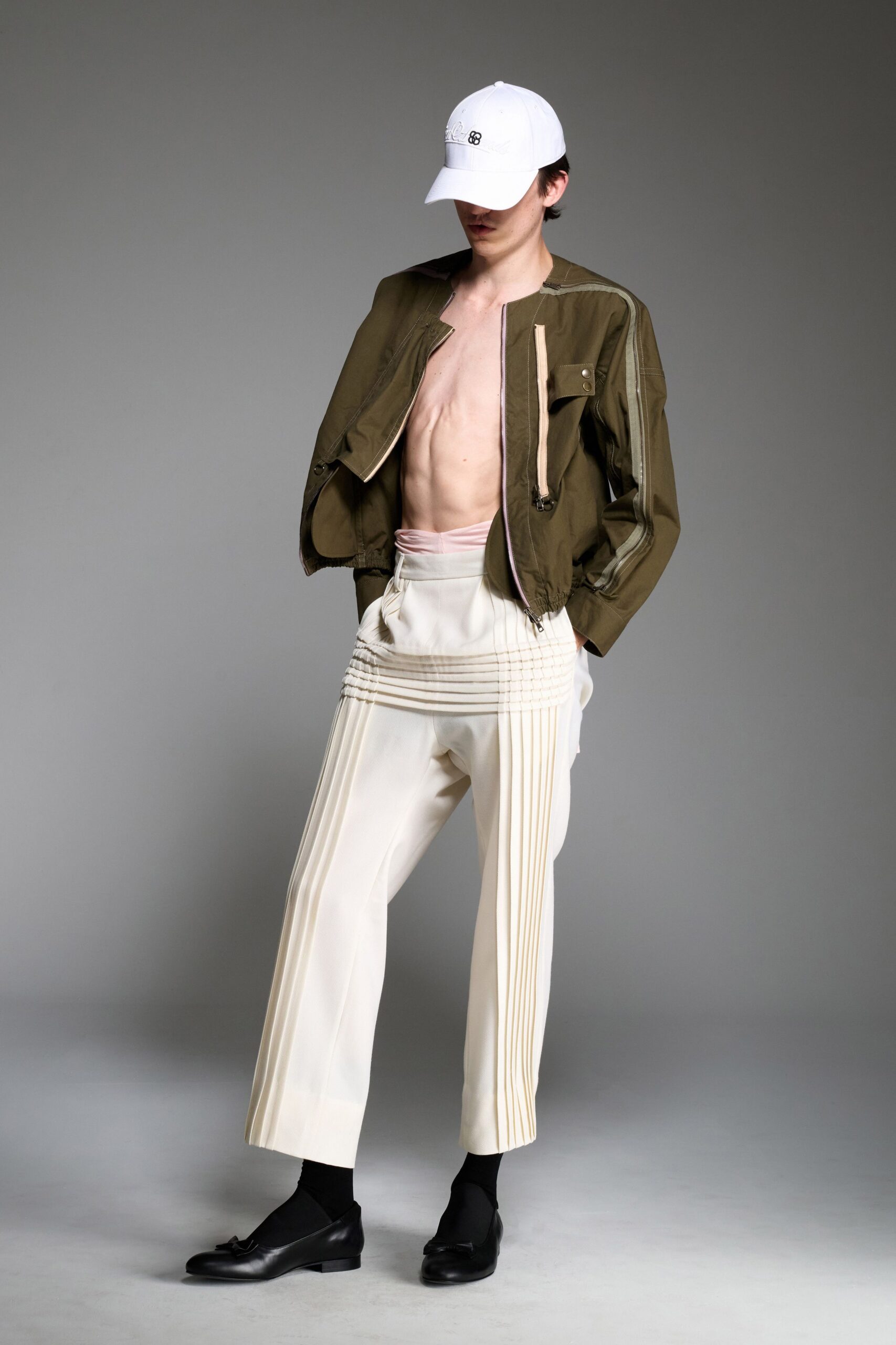 white cotton fitted pleated pants