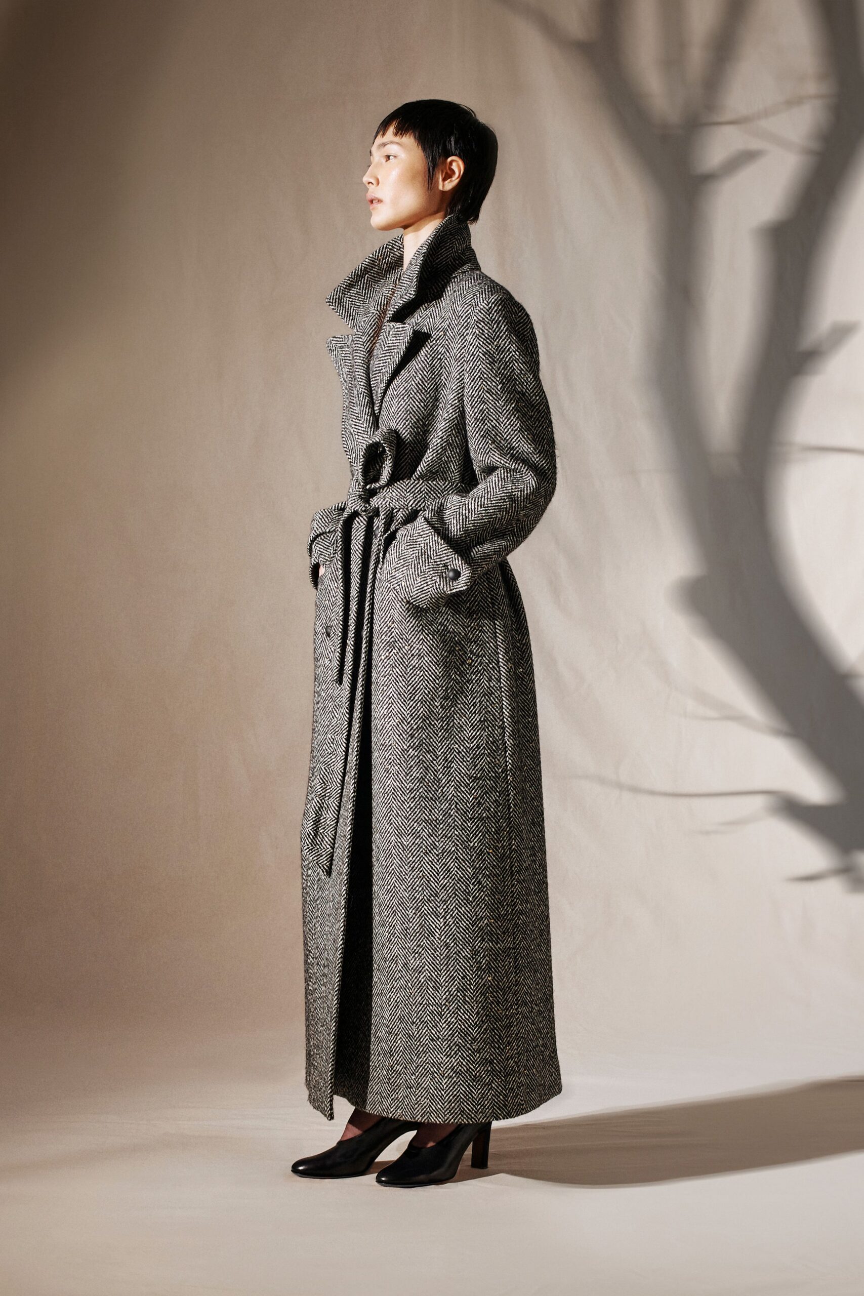 gray wool long-sleeve collared fitted belted textured coat