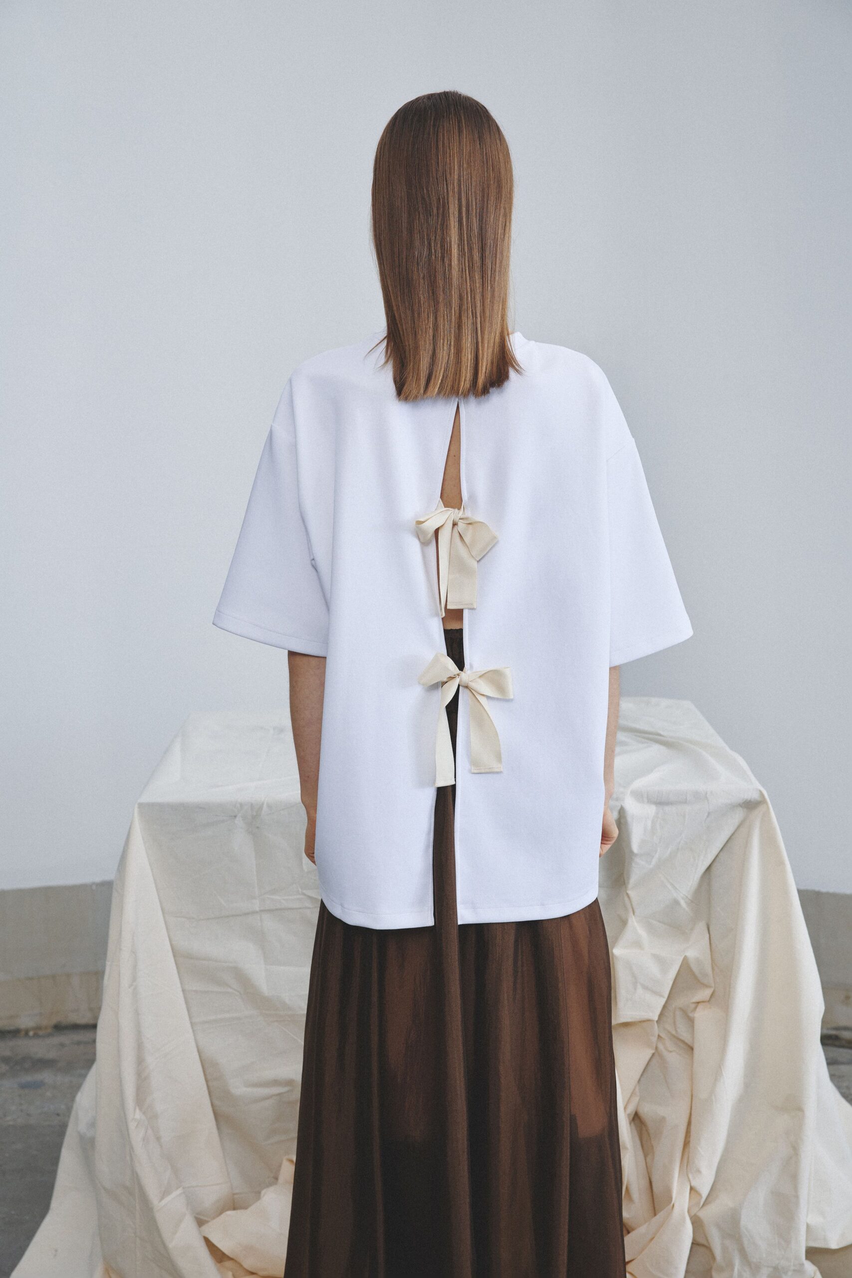 white cotton short-sleeve backless relaxed buttoned top