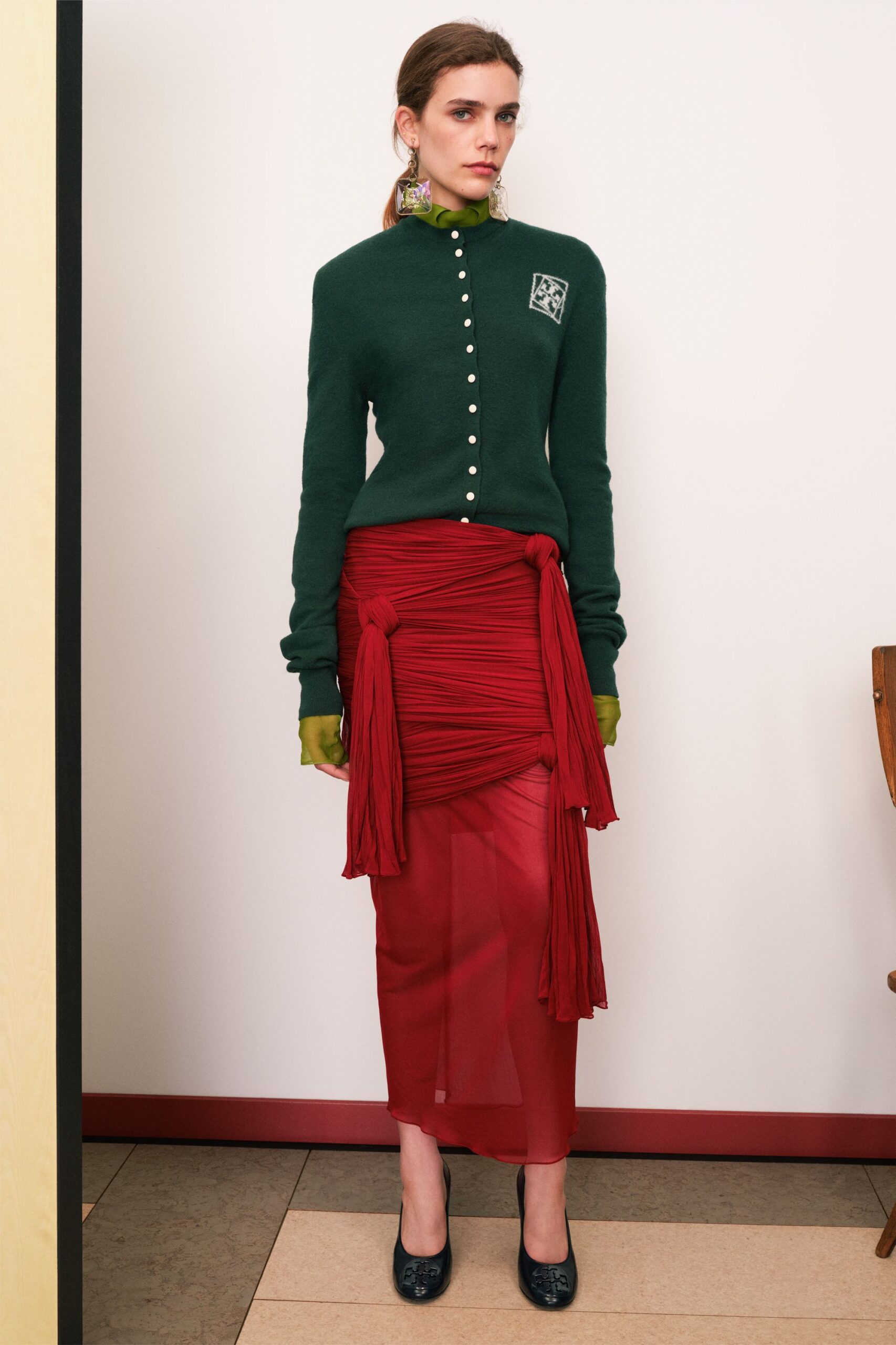 green wool long-sleeve collared fitted buttoned cardigan