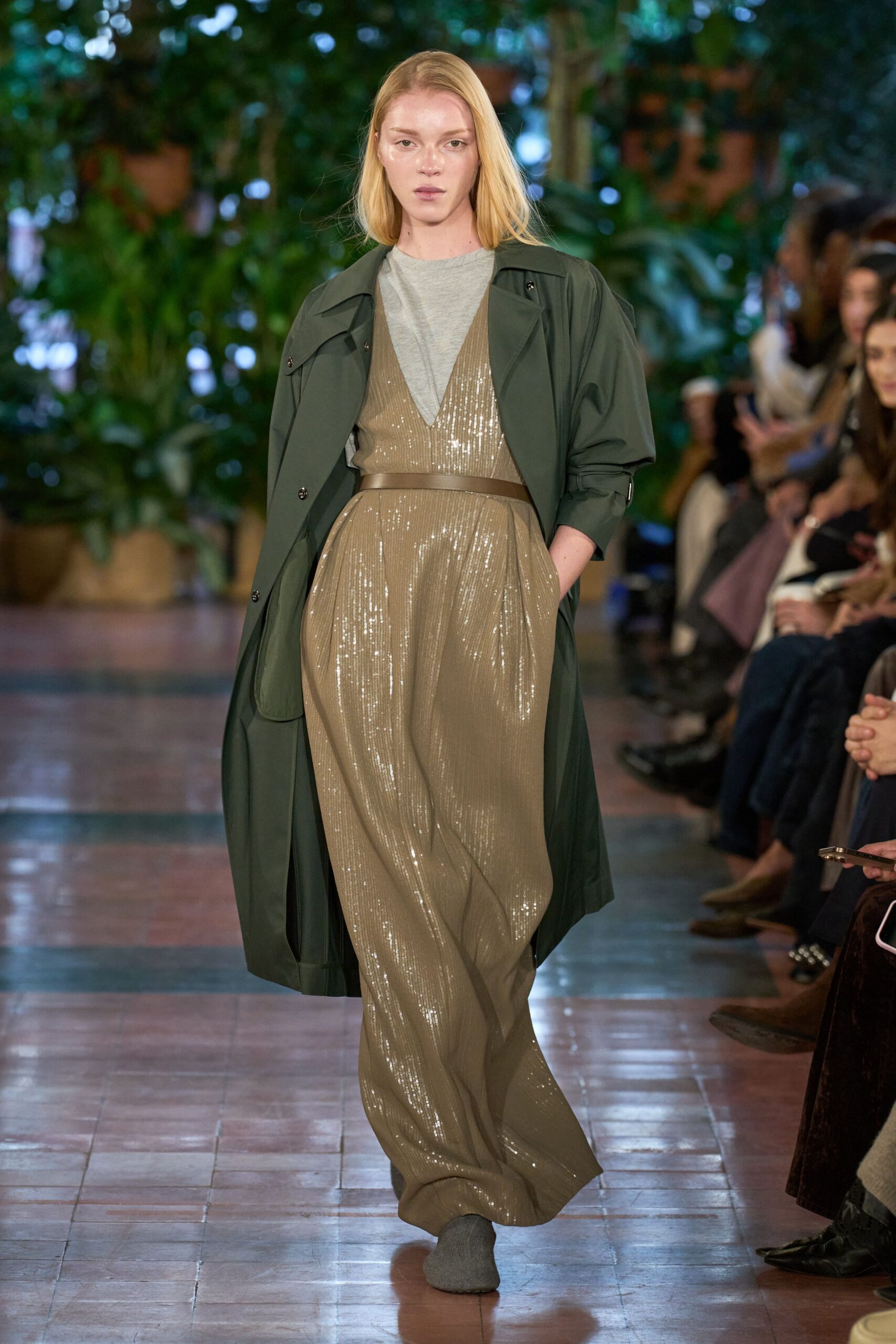 green cotton long-sleeve collared relaxed buttoned coat