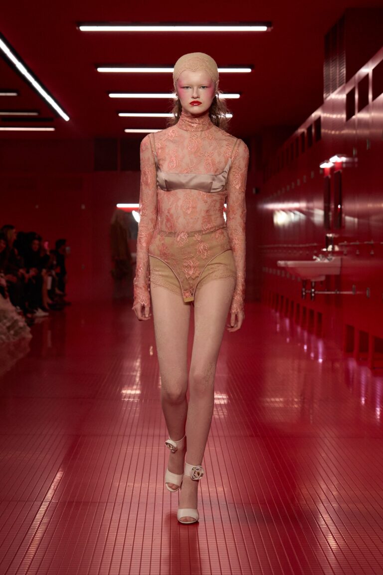 Valentino Fall 2025 Ready-to-Wear