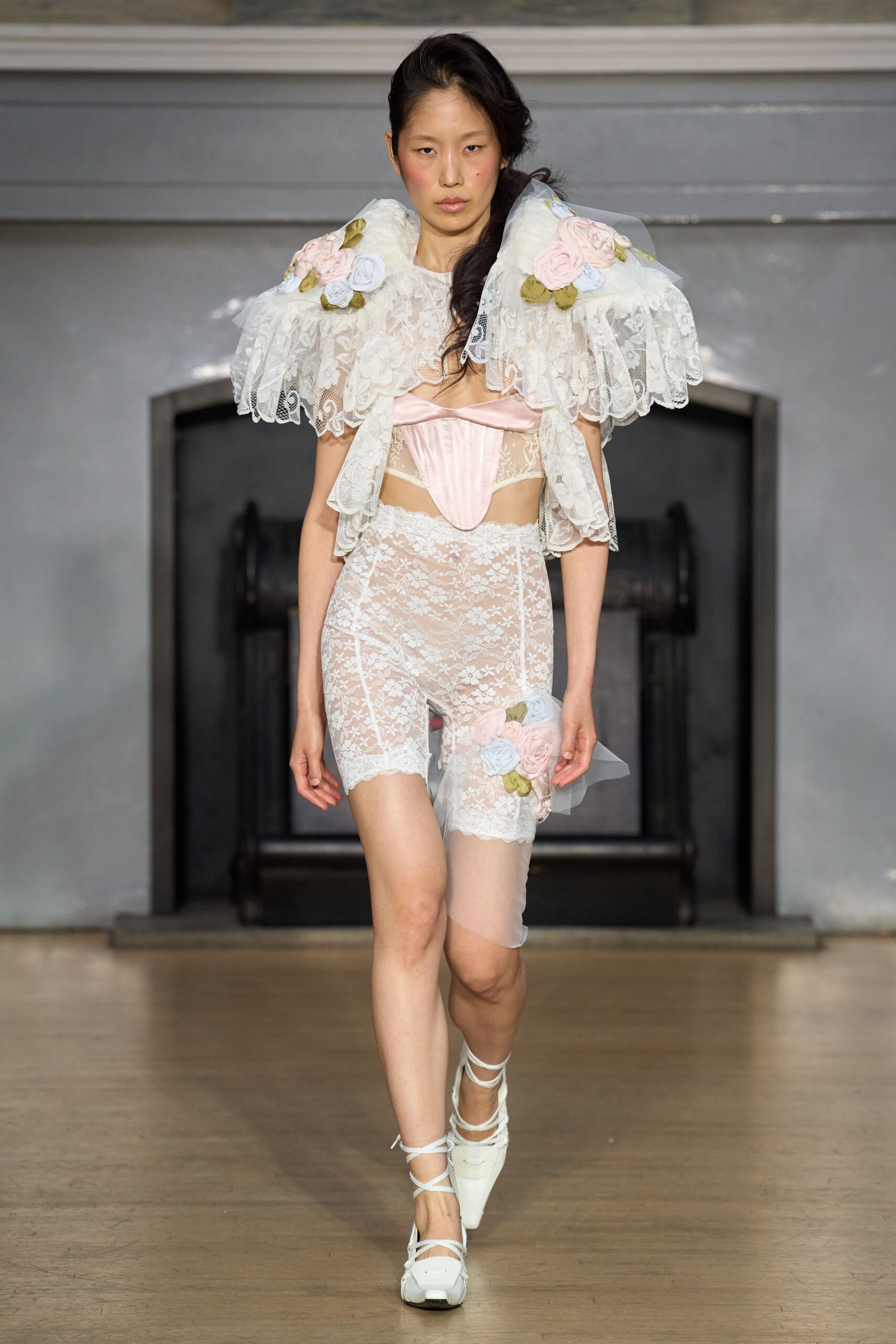 white lace sleeveless fitted ruffled blouse