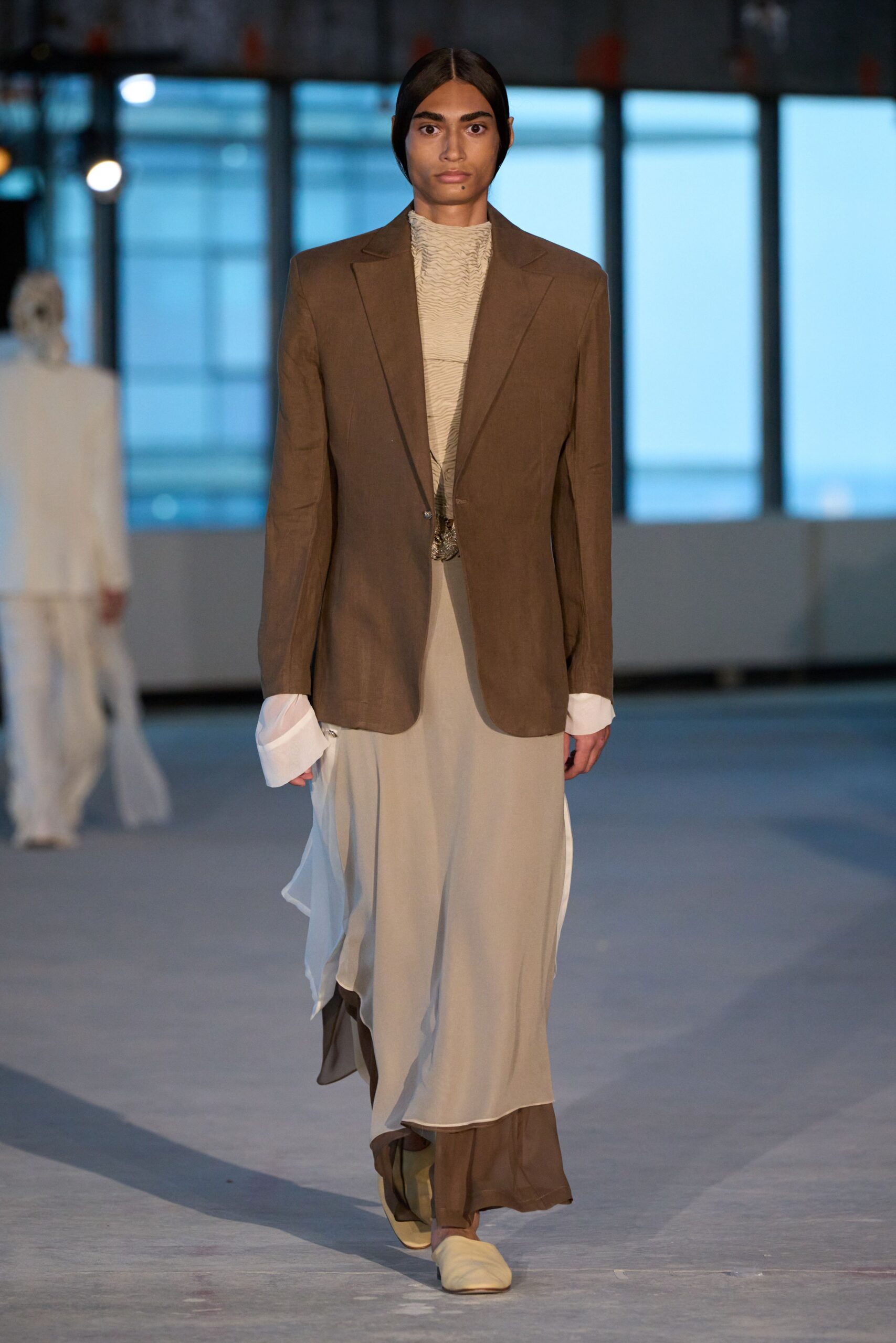 brown cotton long-sleeve collared structured blazer