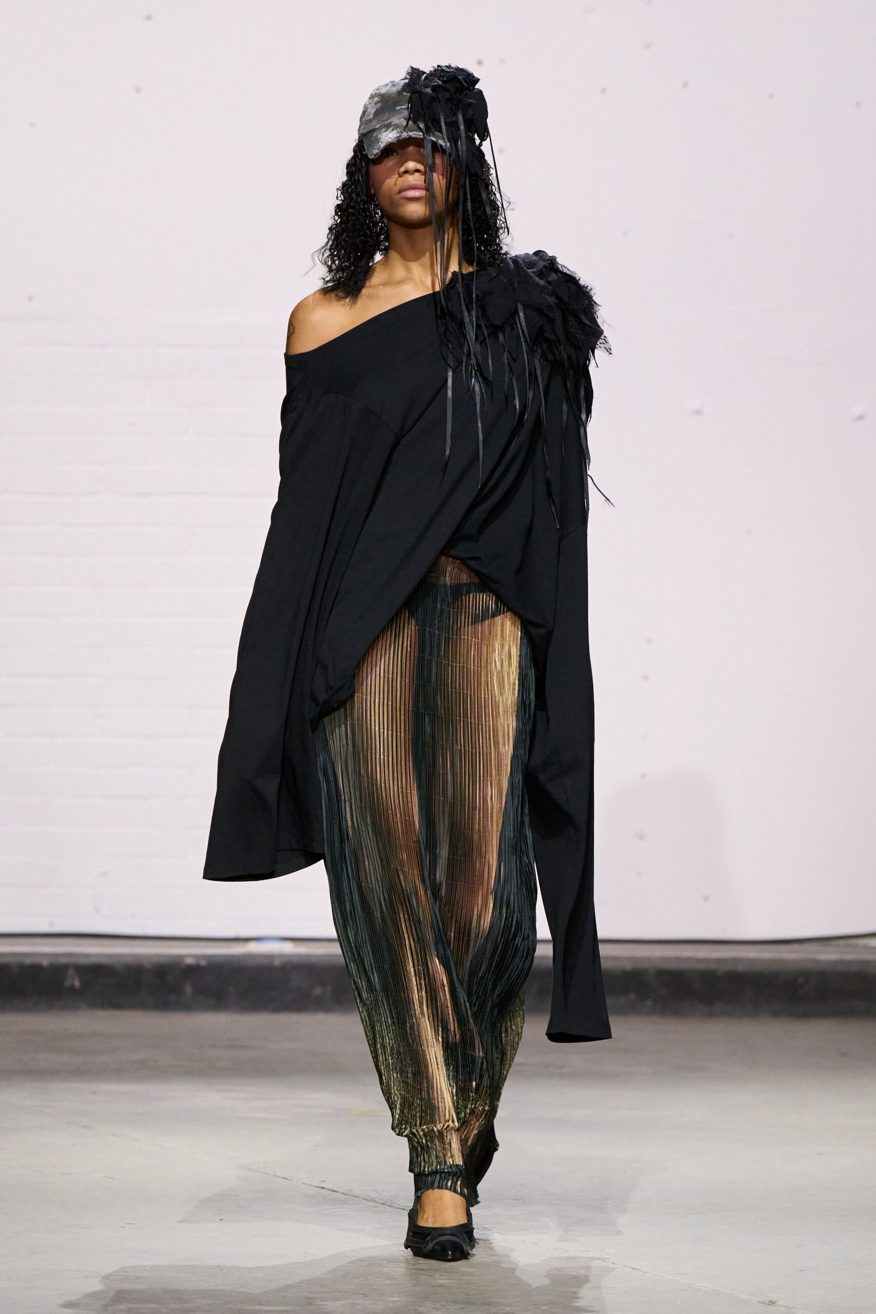 multi silk relaxed pleated shiny pants