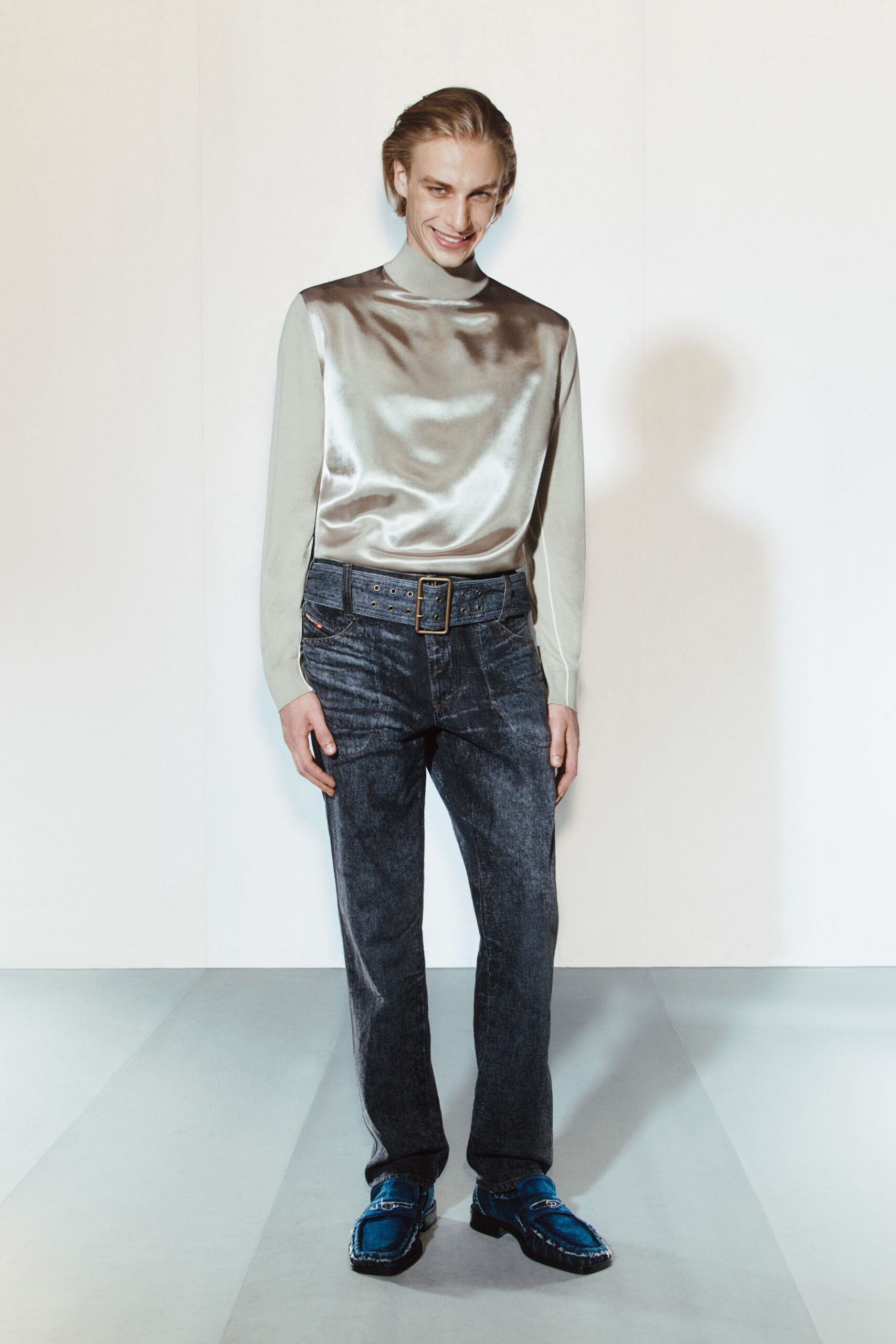 gray silk fitted top with blue denim pants