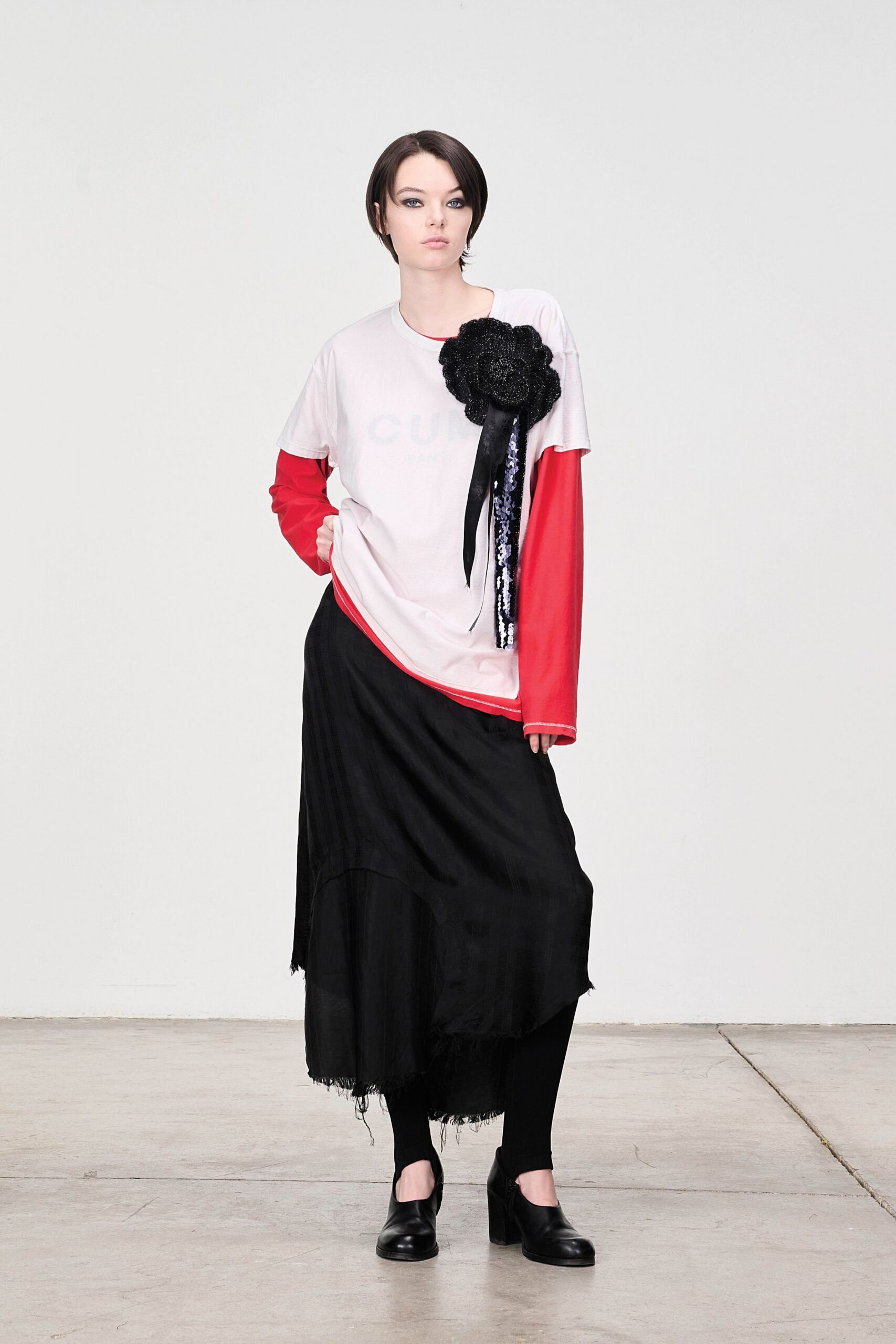relaxed t-shirt with asymmetric skirt