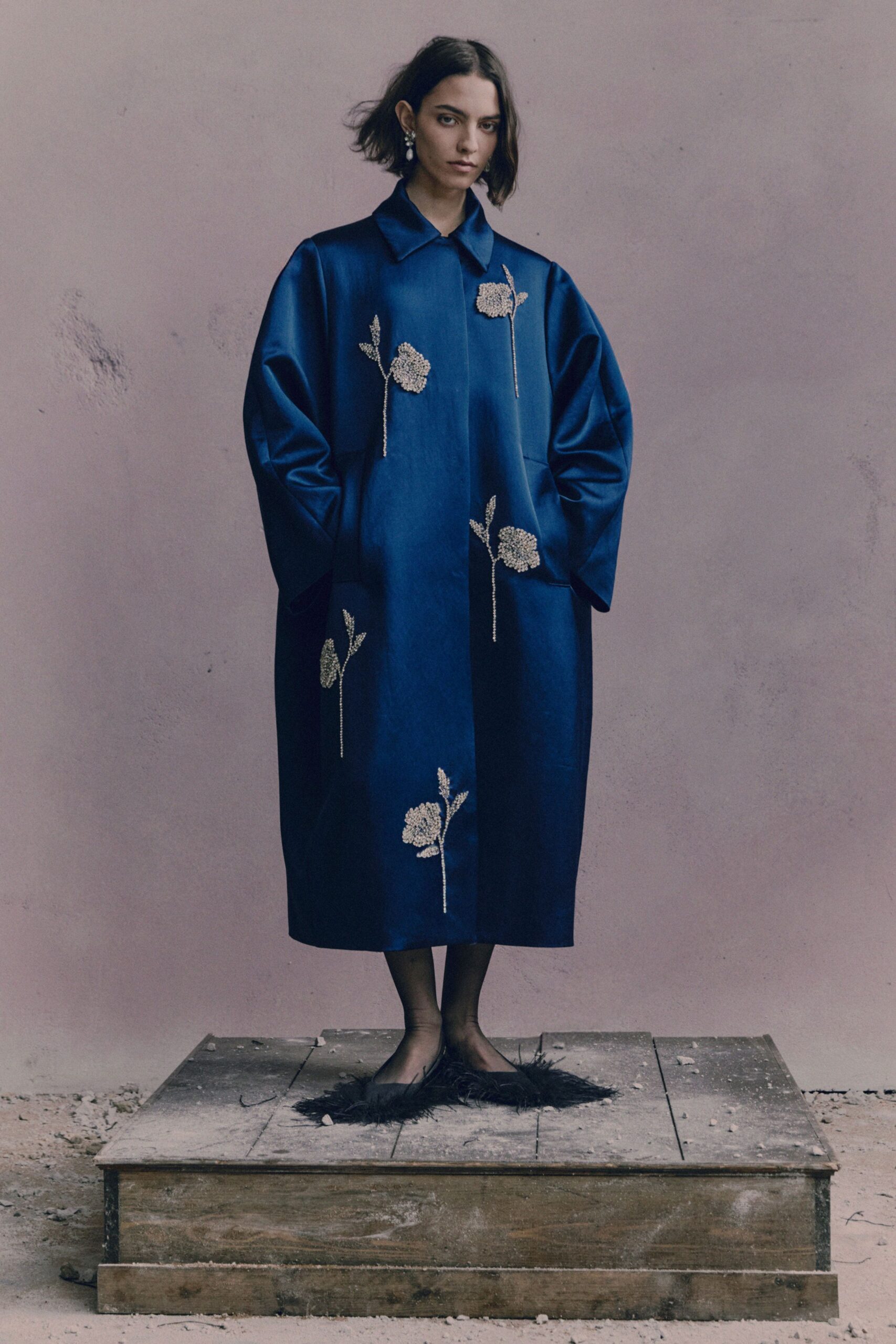 blue silk long-sleeve collared oversized embroidered coat