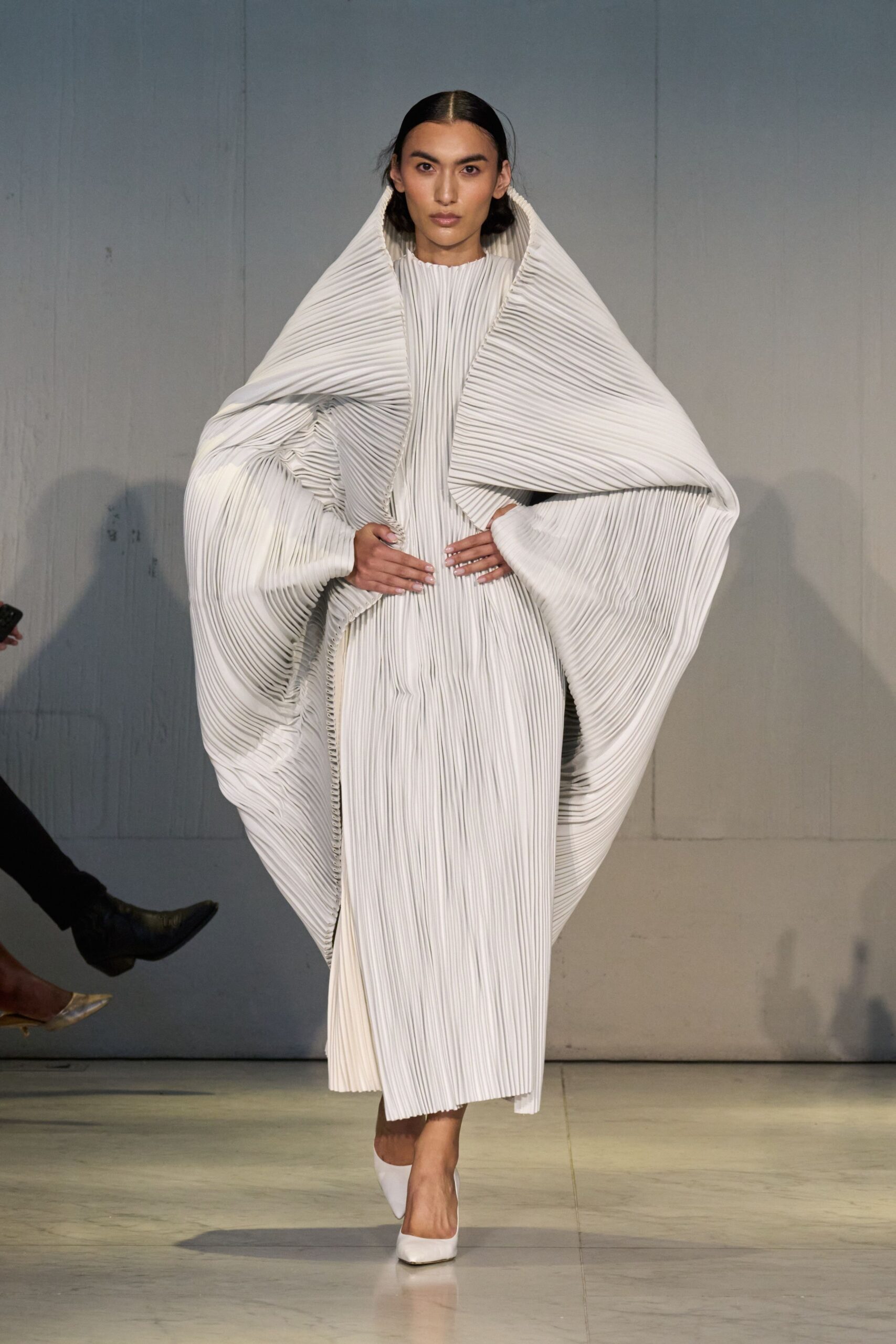 white pleated midi dress with shoes