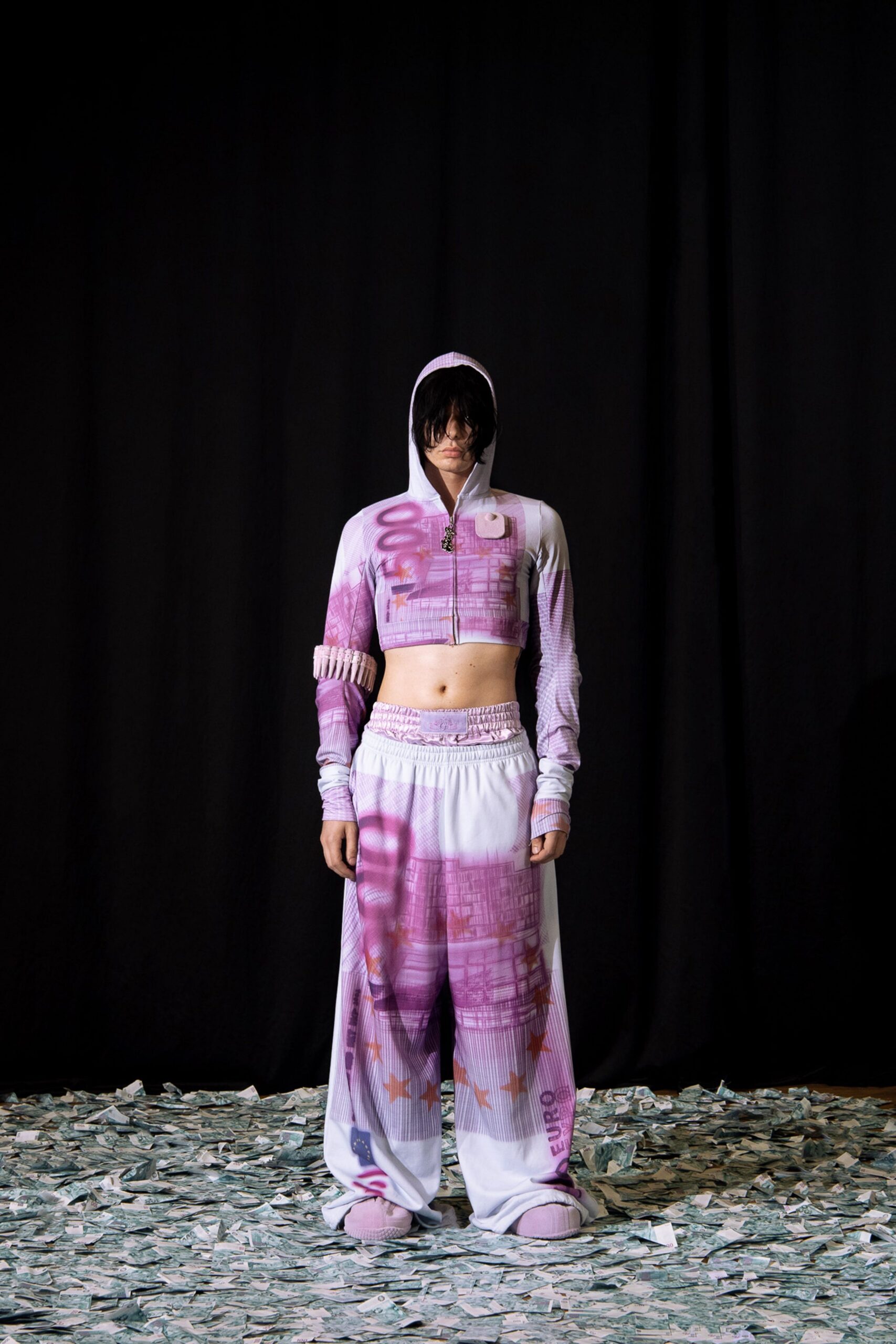 pink cotton long-sleeve hooded fitted printed cropped hoodie