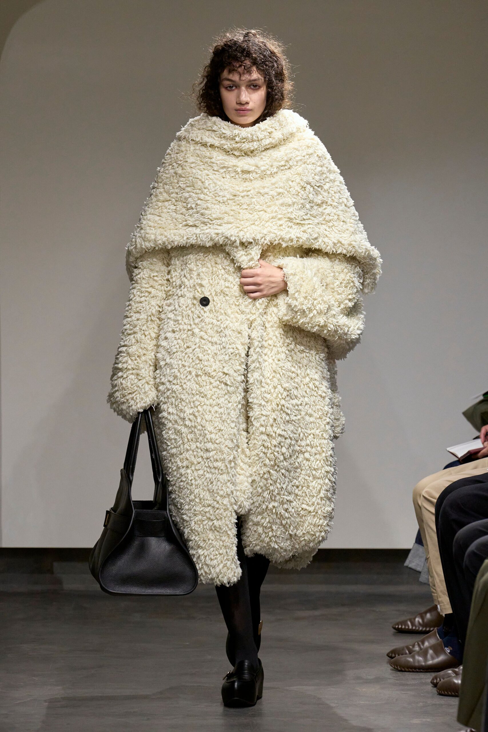 white faux-fur long-sleeve collared relaxed textured coat