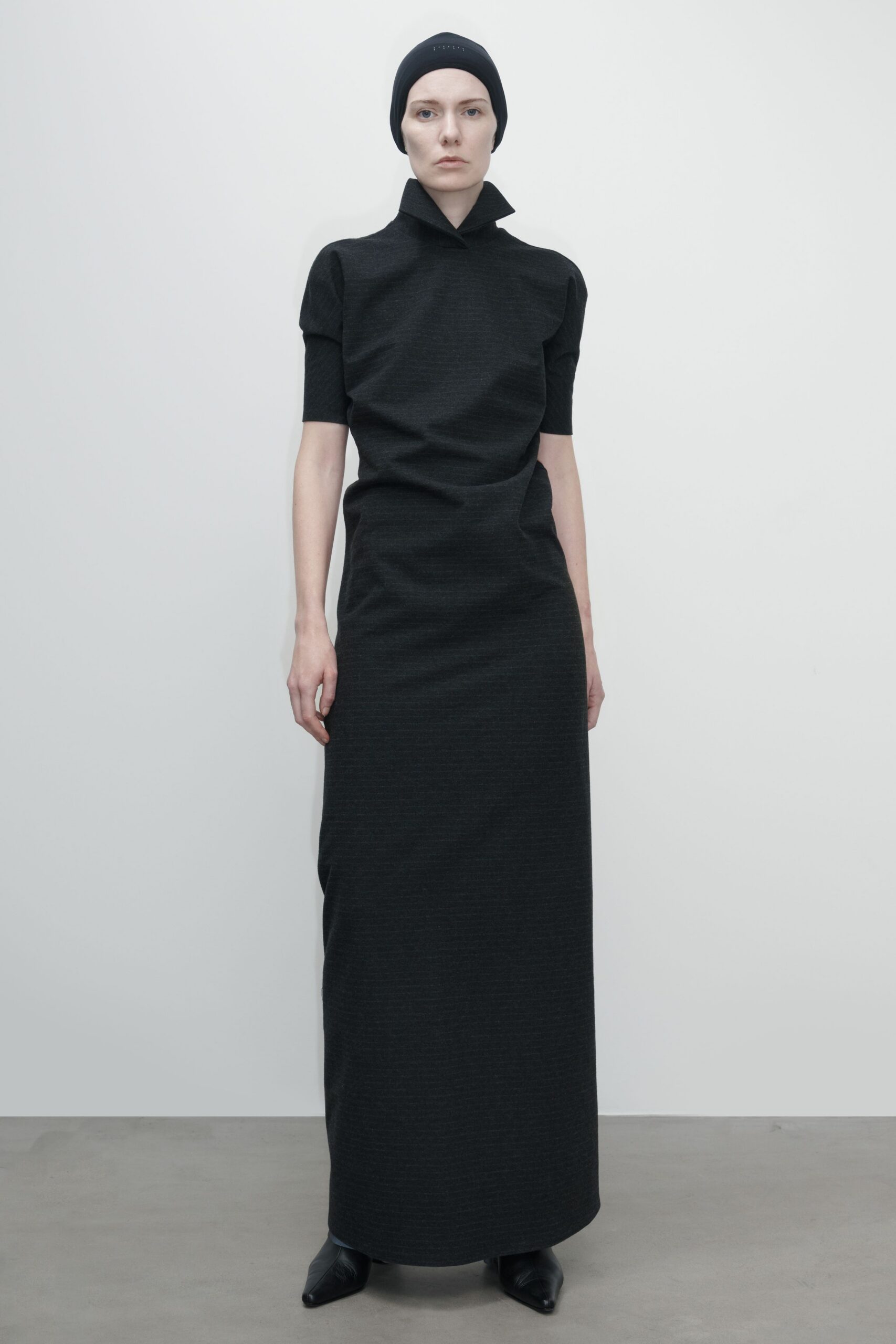 black fitted maxi dress with hat