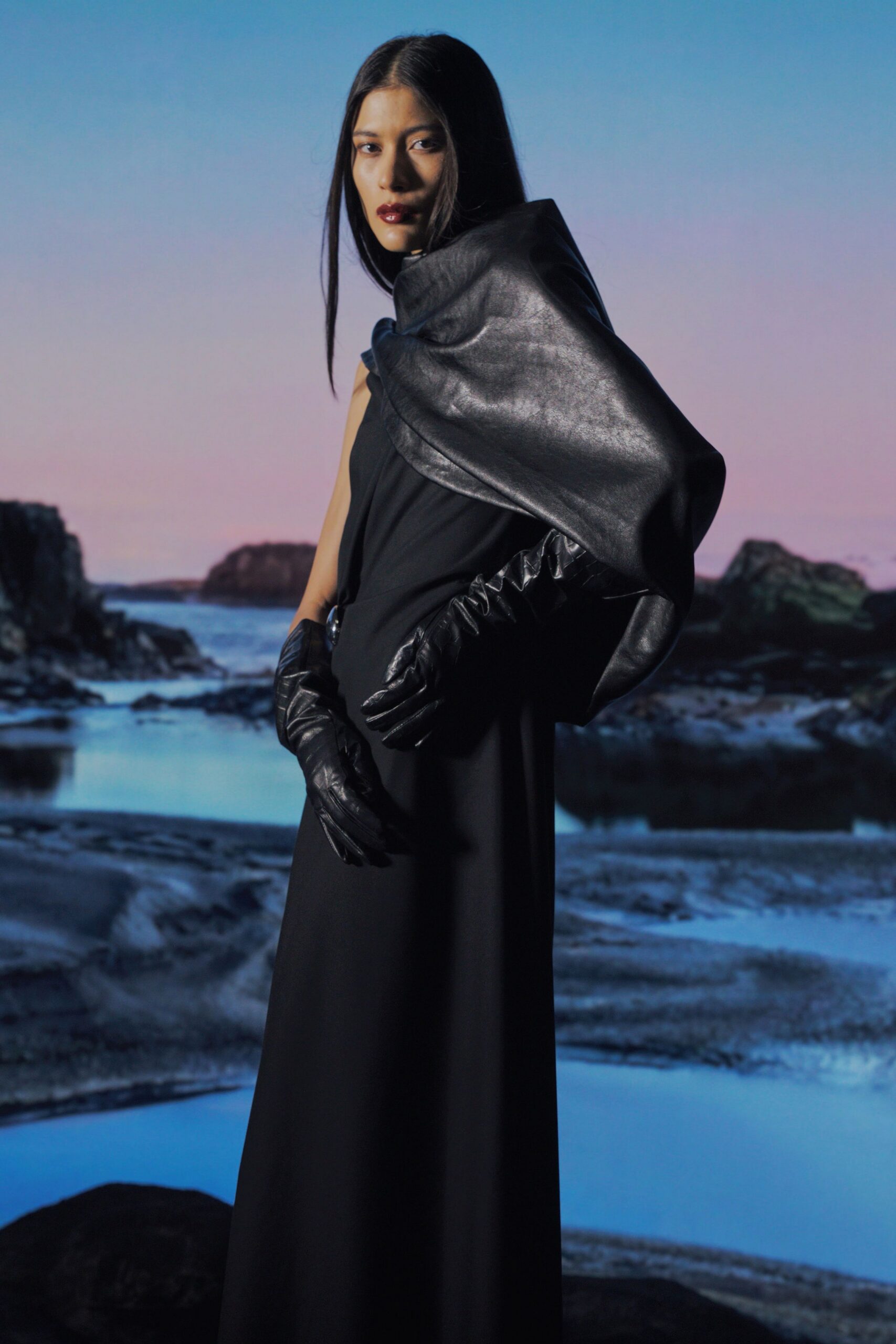 black leather fitted gloves