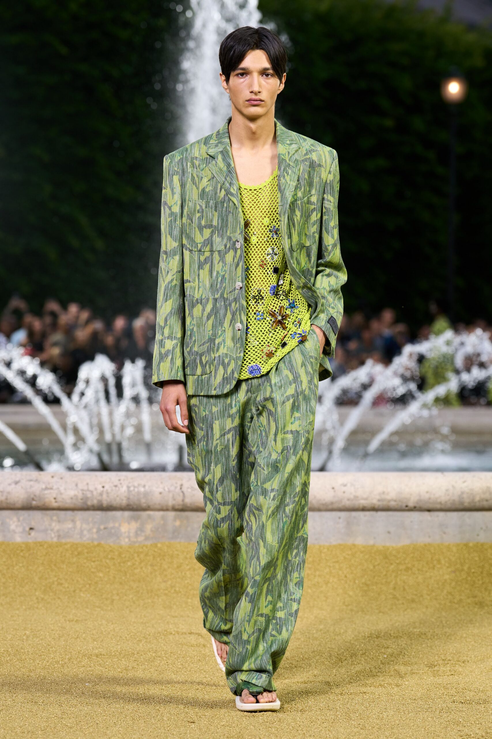 yellow cotton sleeveless fitted printed top
