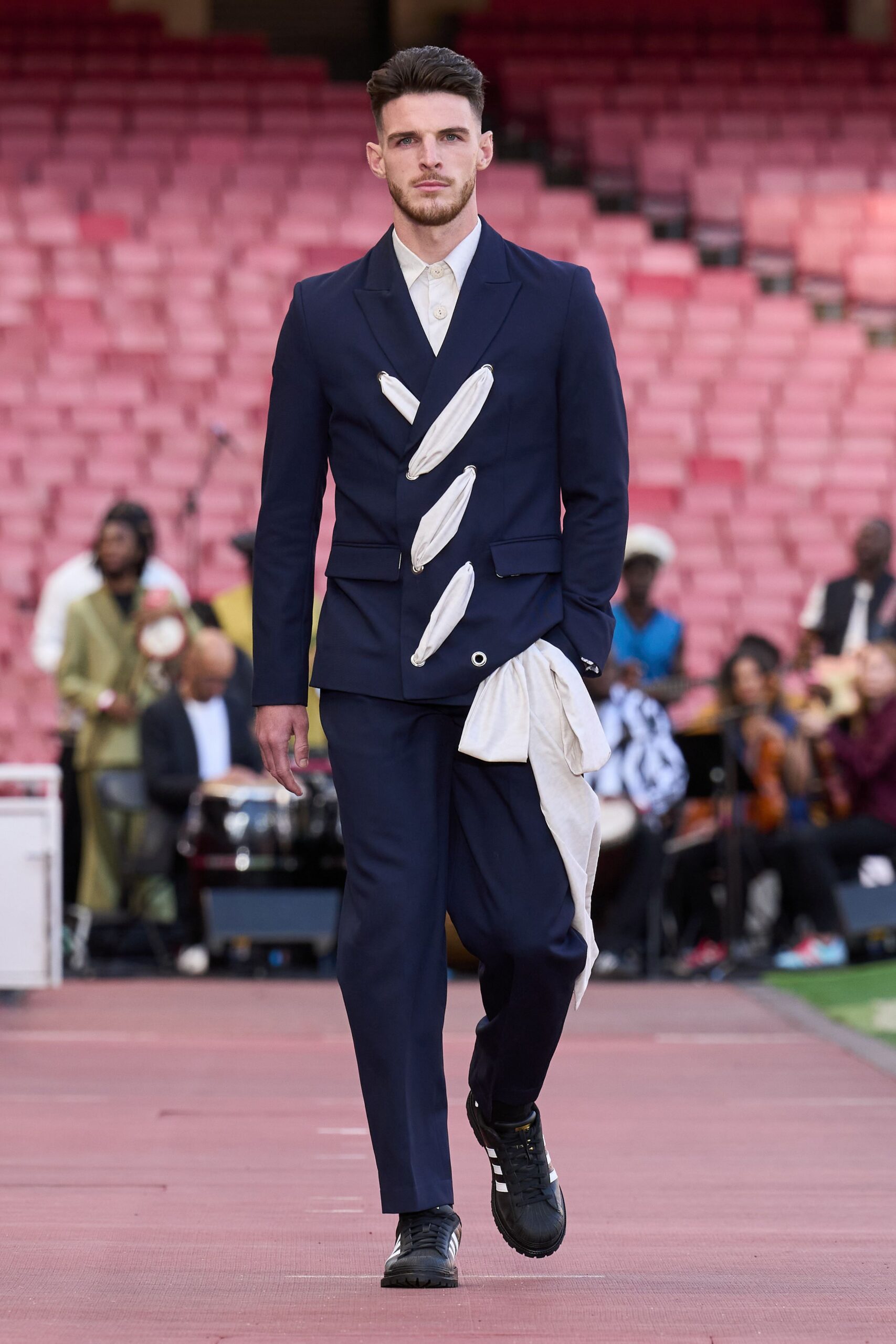 blue cotton long-sleeve collared tailored buttoned zippered suit
