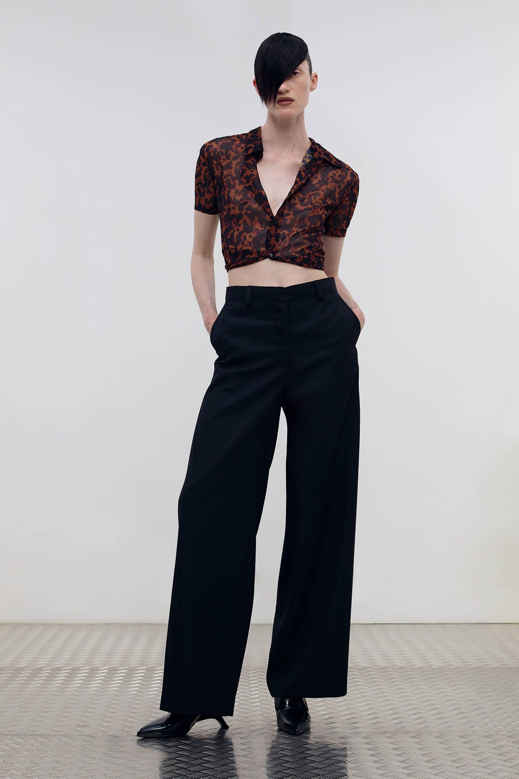 brown silk short-sleeve v-neck fitted printed top