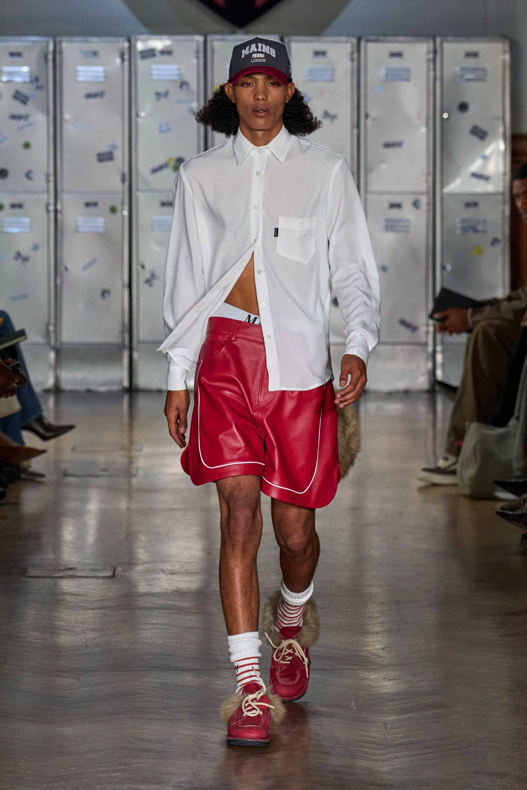 red cotton fitted pleated short shorts