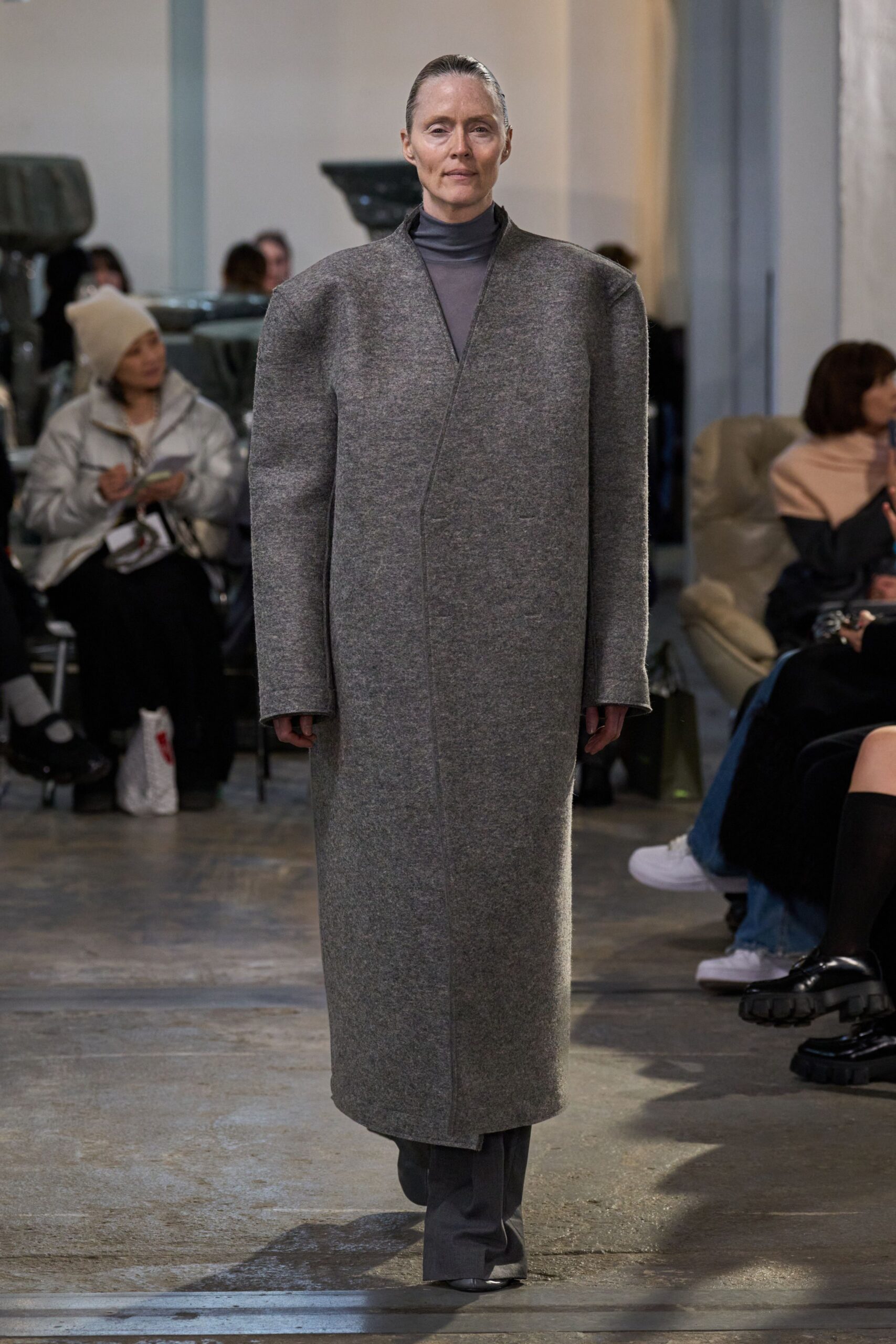 gray wool long-sleeve collared oversized straight-leg maxi coat
