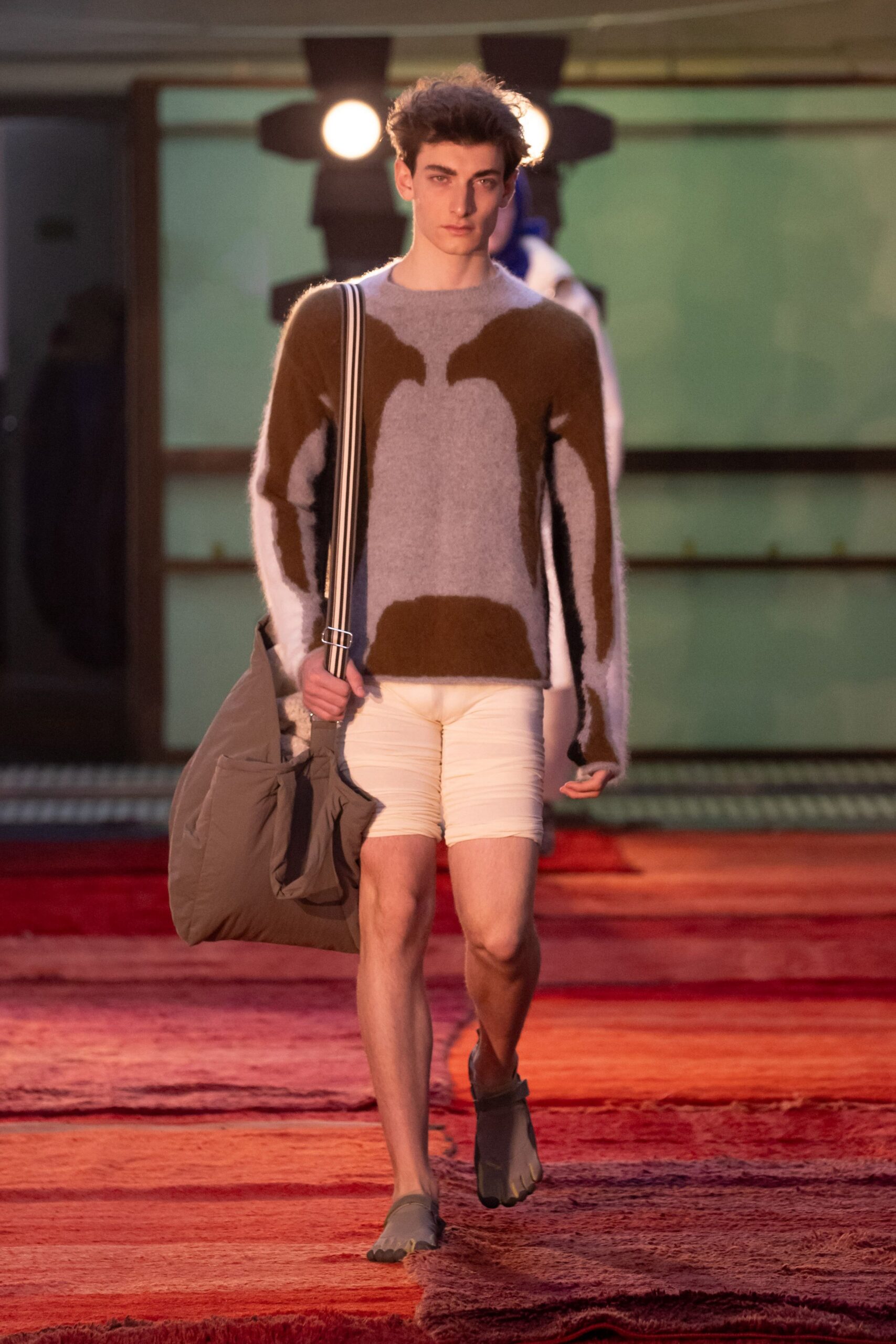 brown wool long-sleeve fitted printed sweater