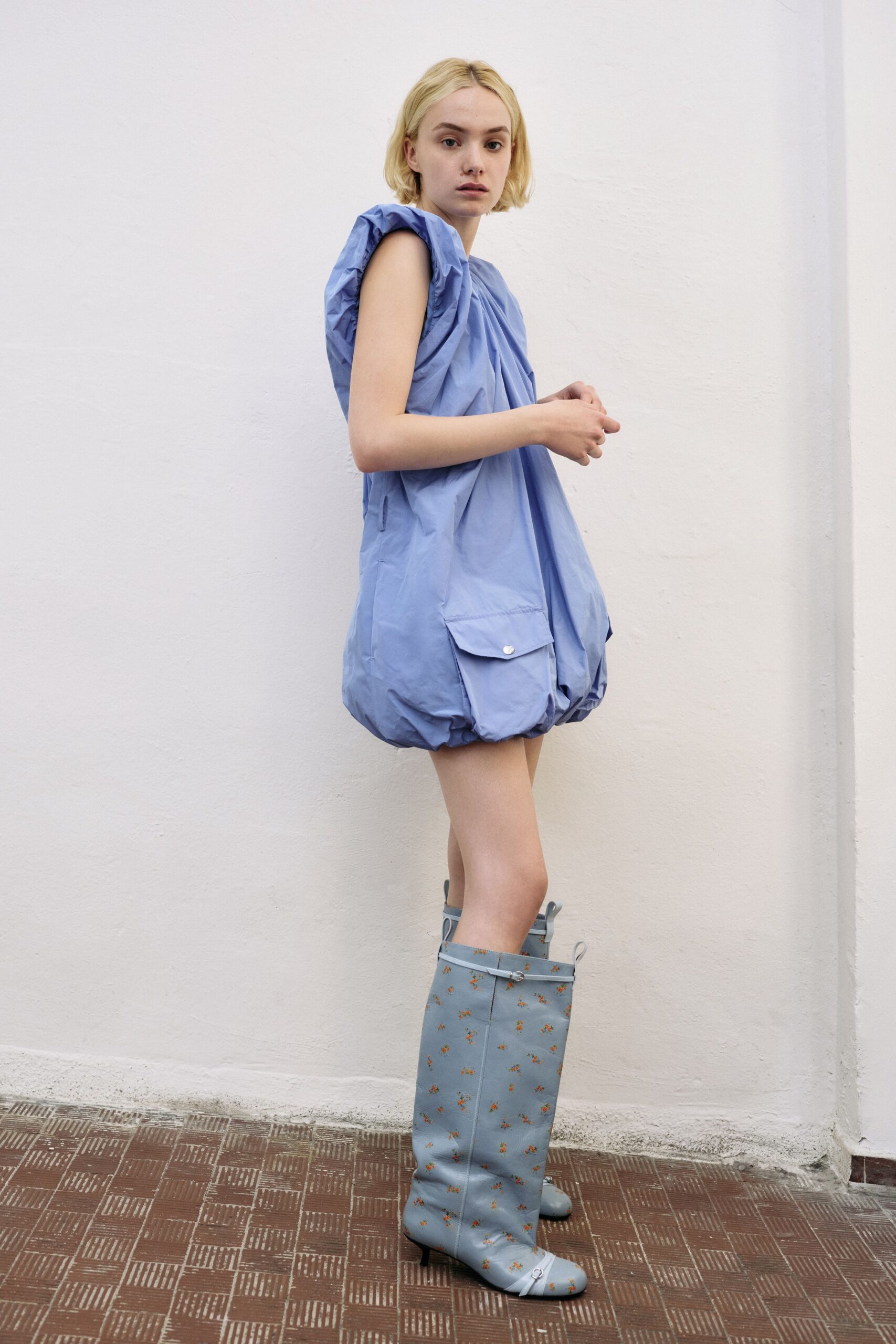blue cotton sleeveless collared relaxed pleated pockets dress