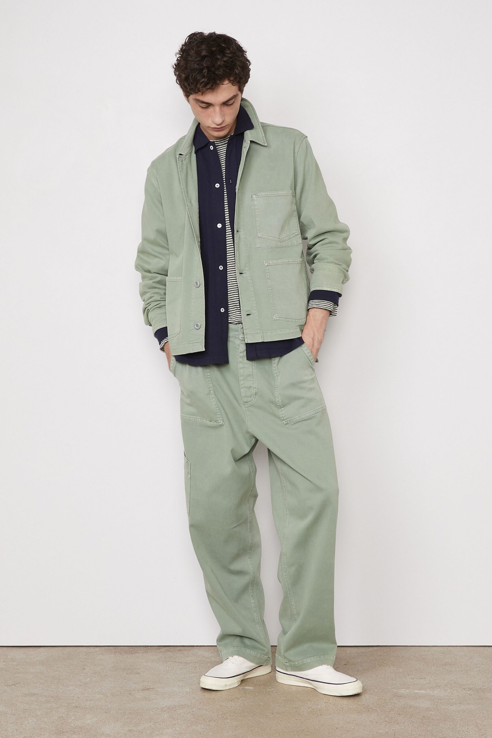 green cotton long-sleeve collared relaxed buttoned pockets jacket