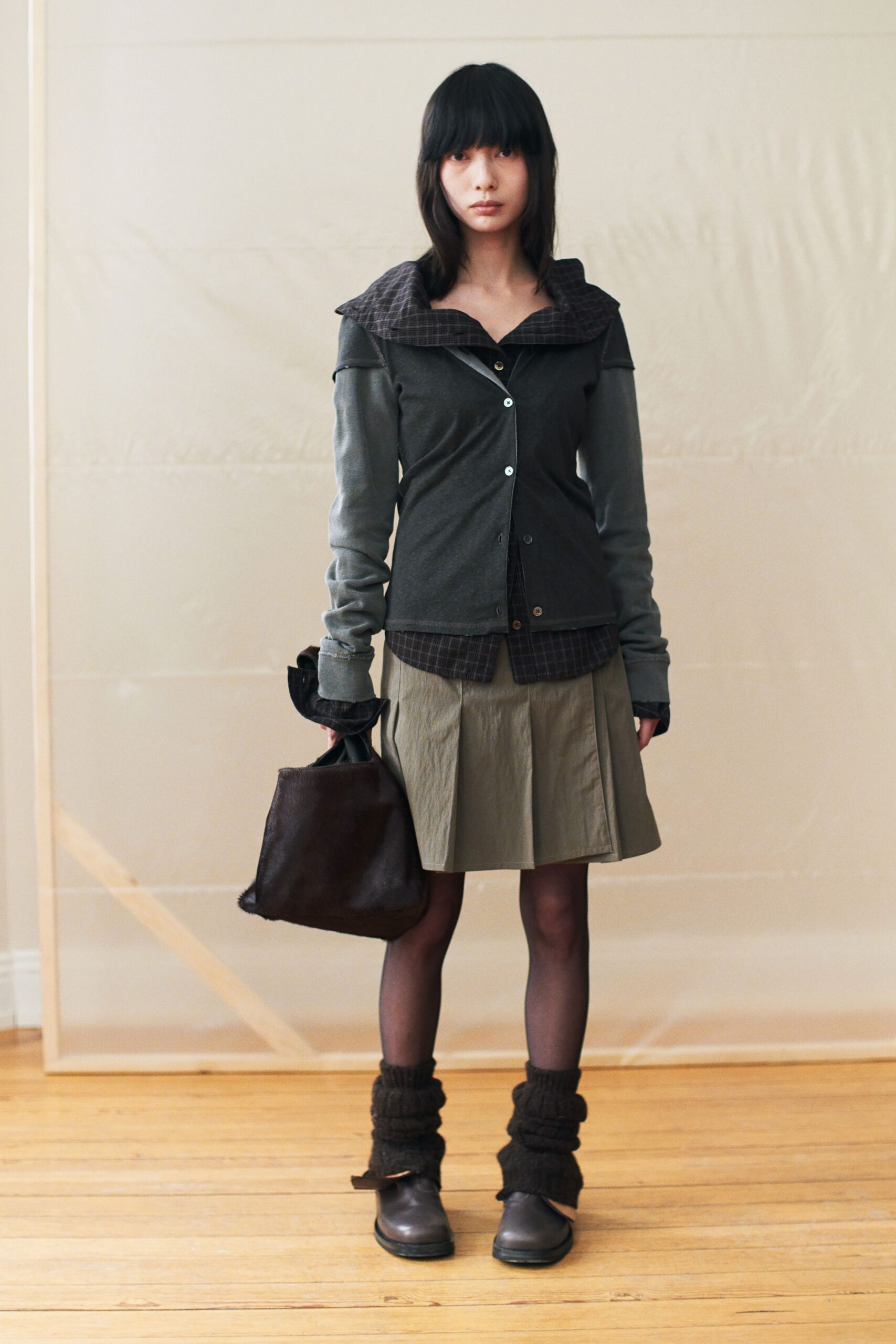 green cotton relaxed pleated short skirt