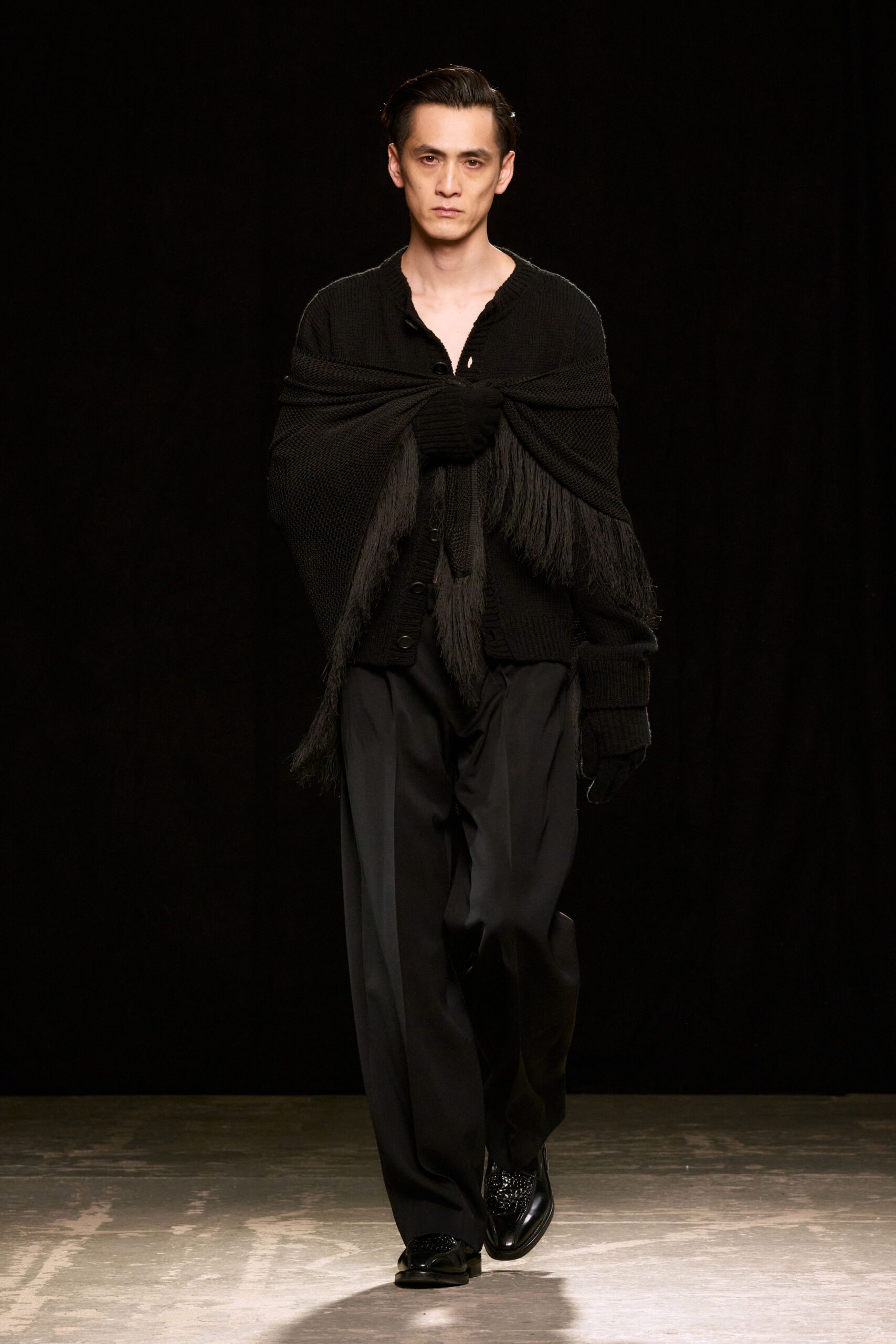 black wool long-sleeve relaxed fringed sweater