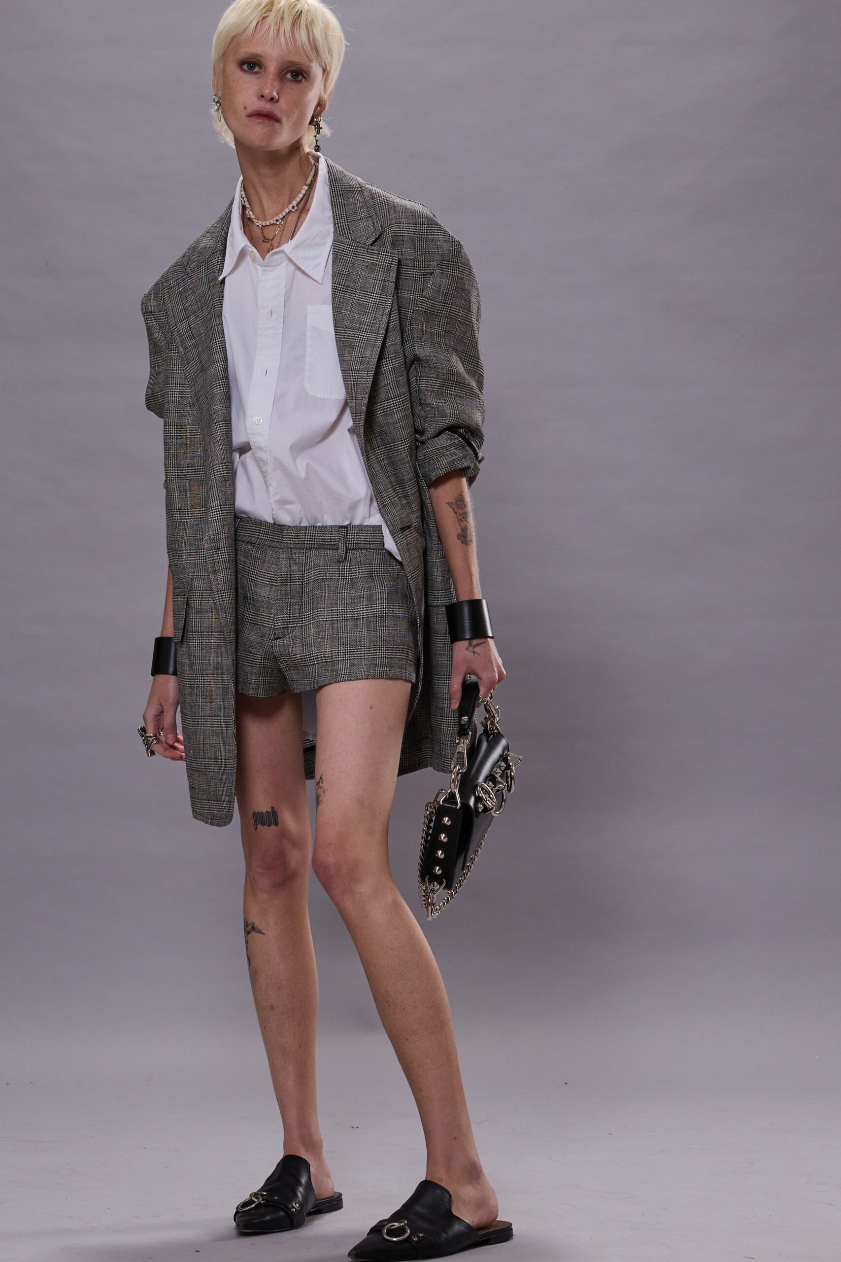 gray cotton long-sleeve collared relaxed buttoned blazer