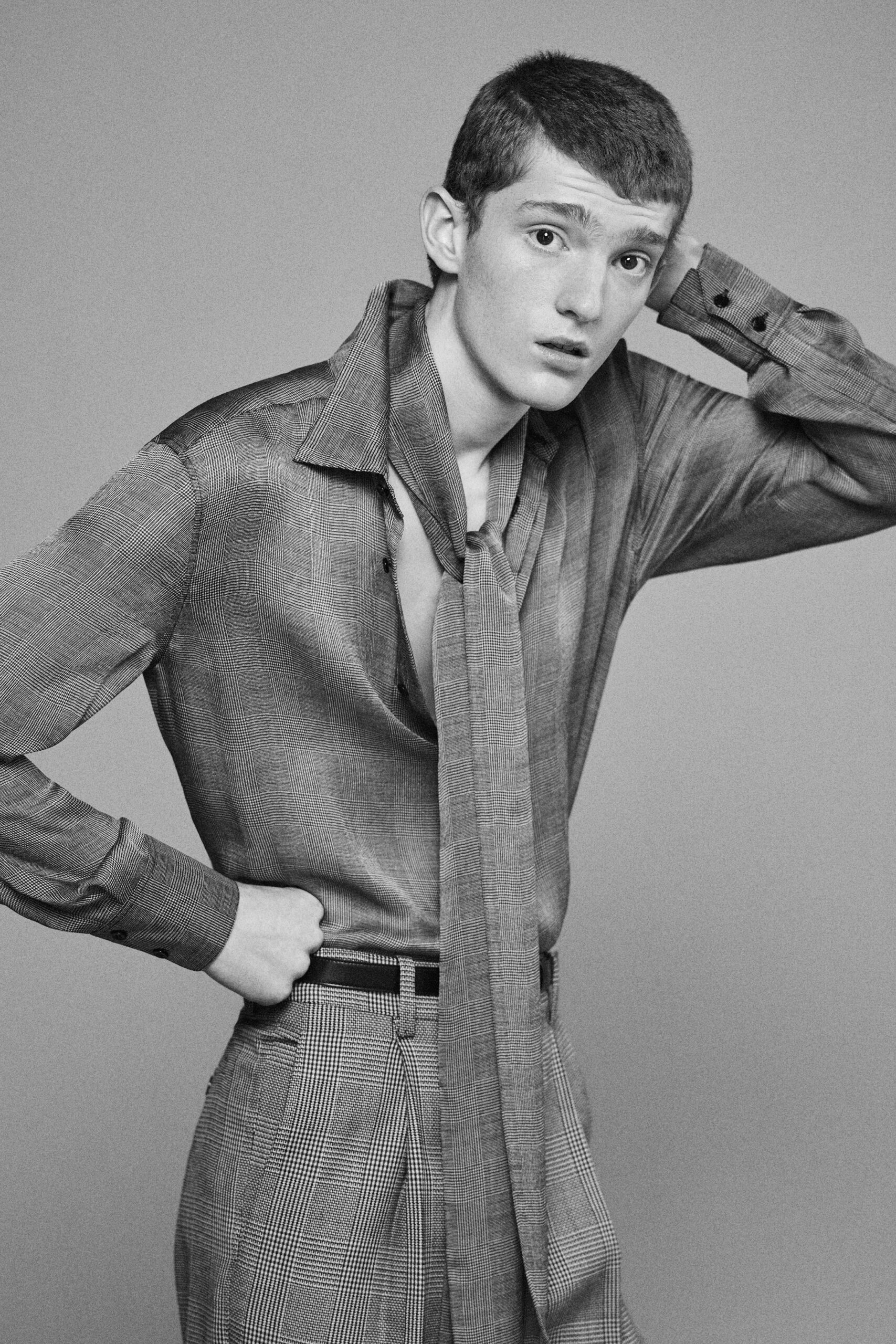 gray cotton long-sleeve collared fitted buttoned shirt