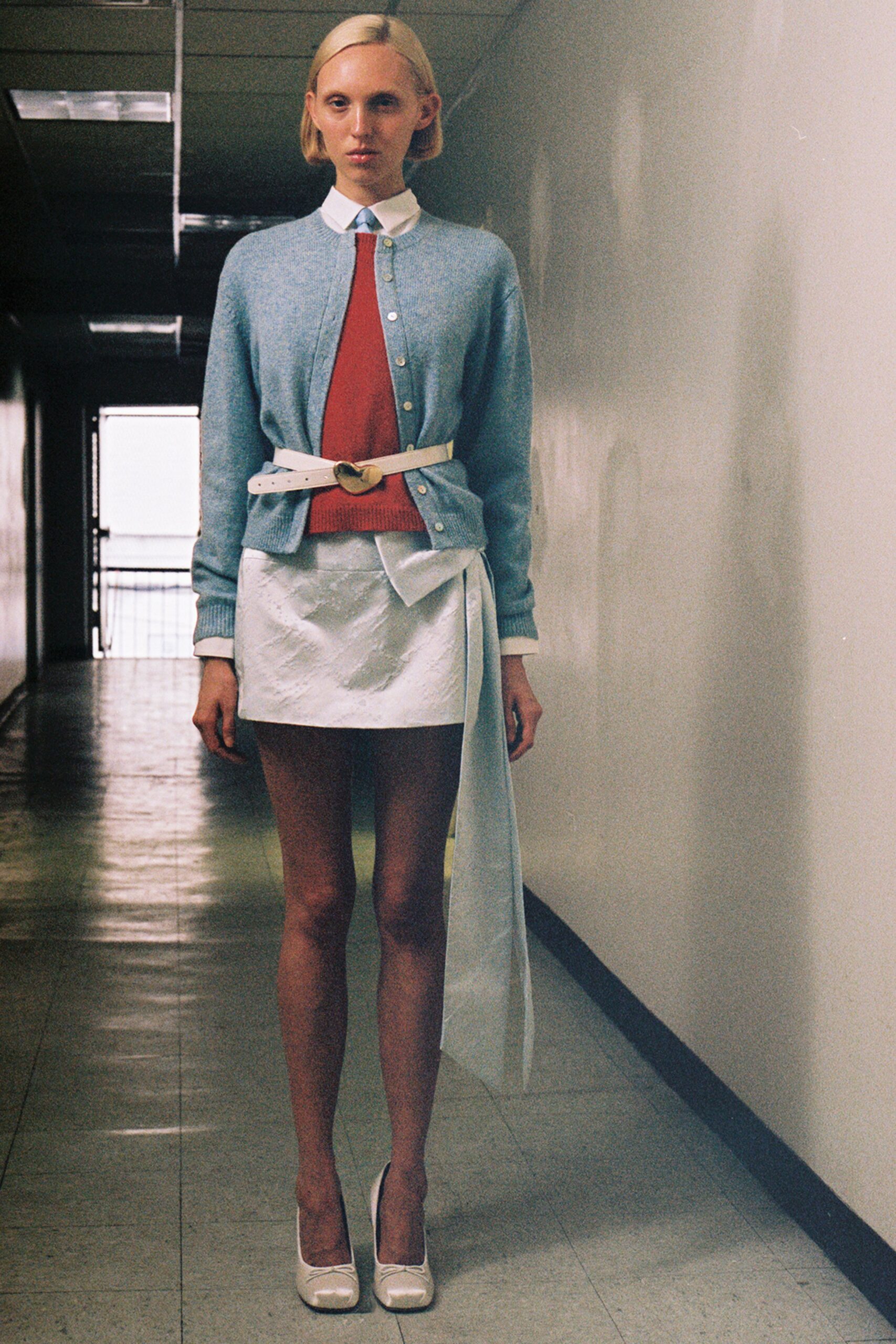 white silk fitted high-waisted pleated mini skirt