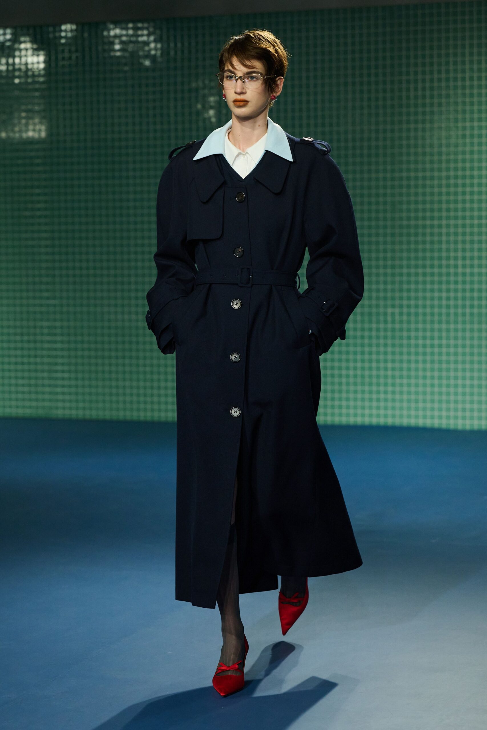 blue cotton long-sleeve collared relaxed buttoned pockets trench