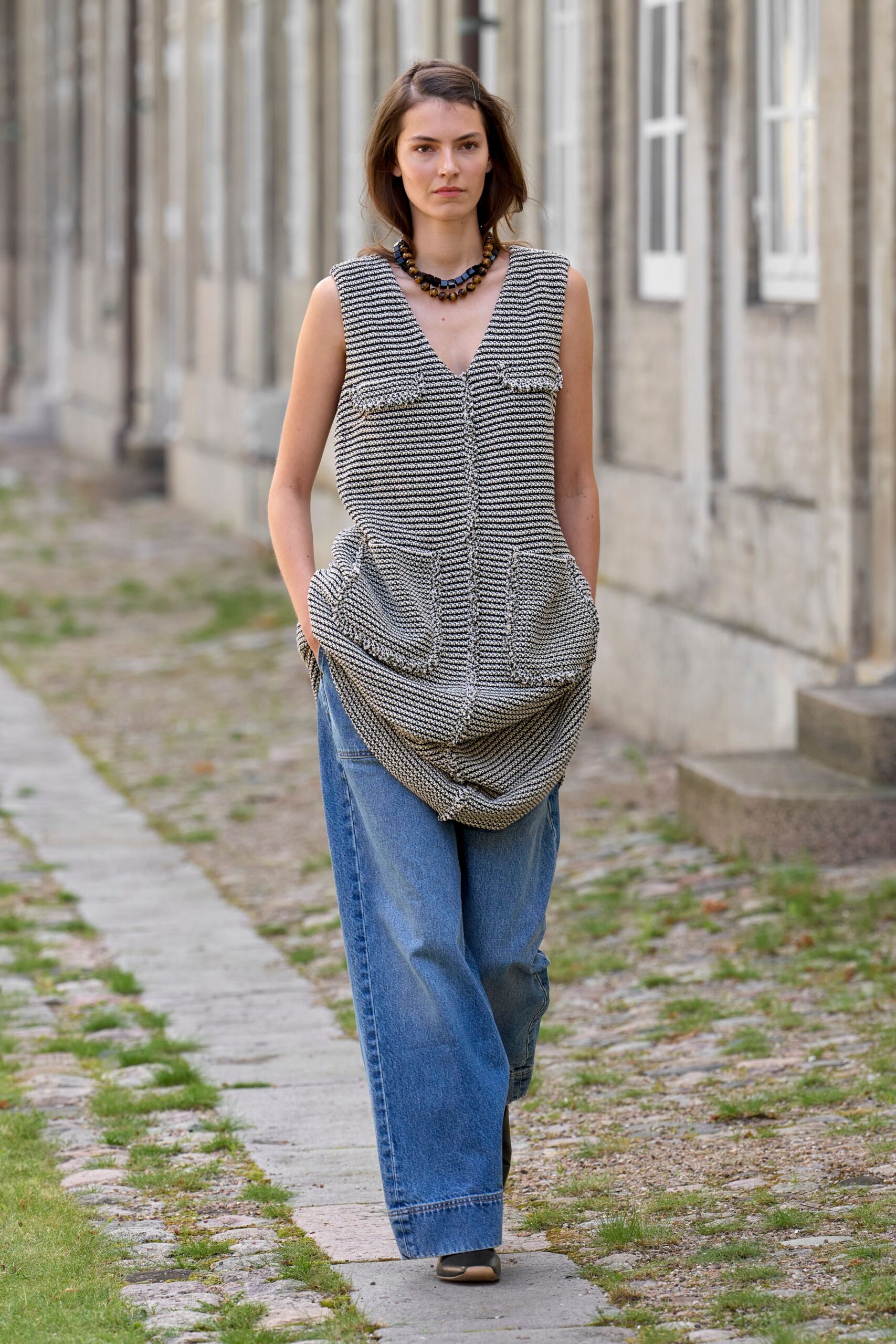 black and white sleeveless top with denim pants