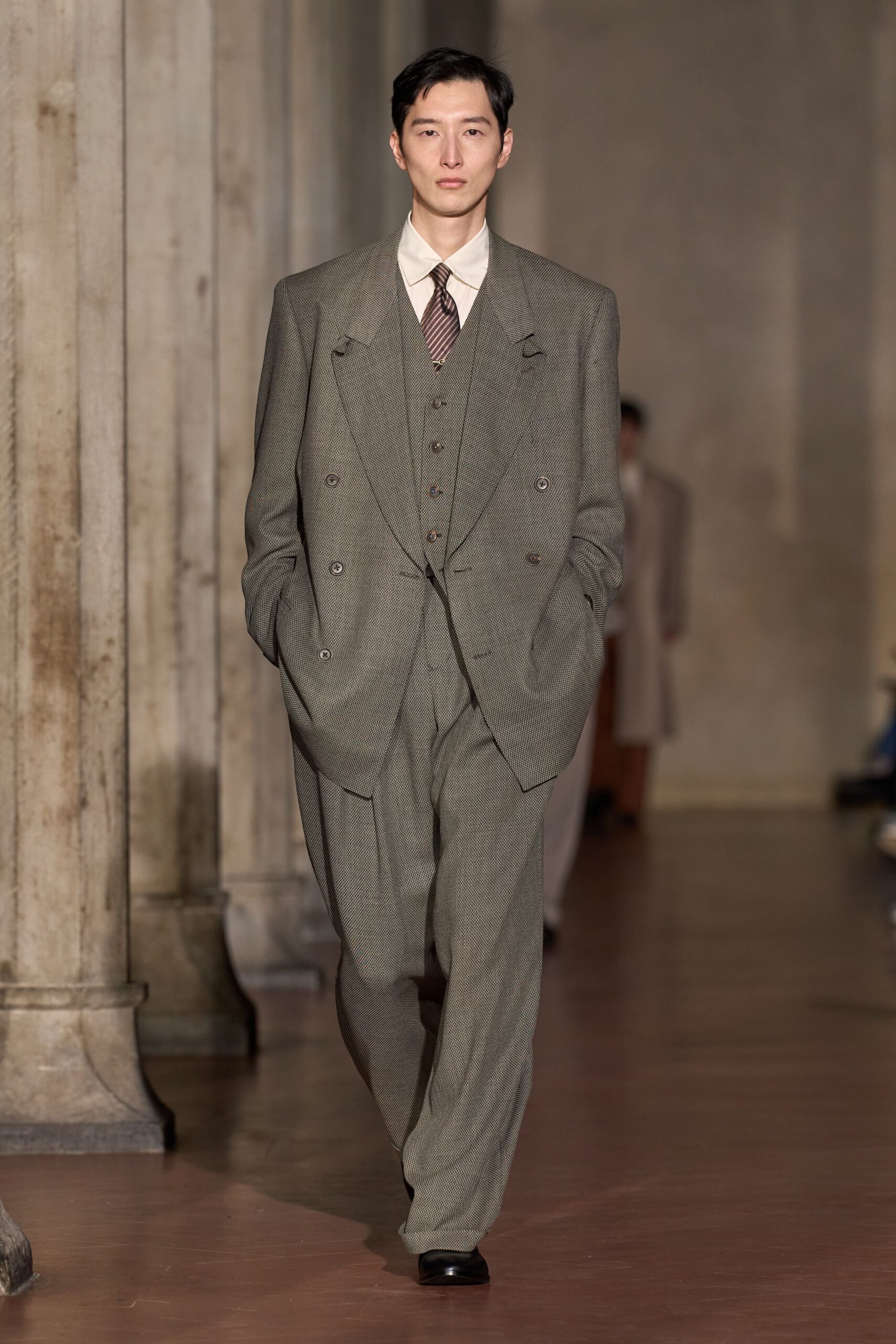 gray wool long-sleeve collared tailored buttoned suit