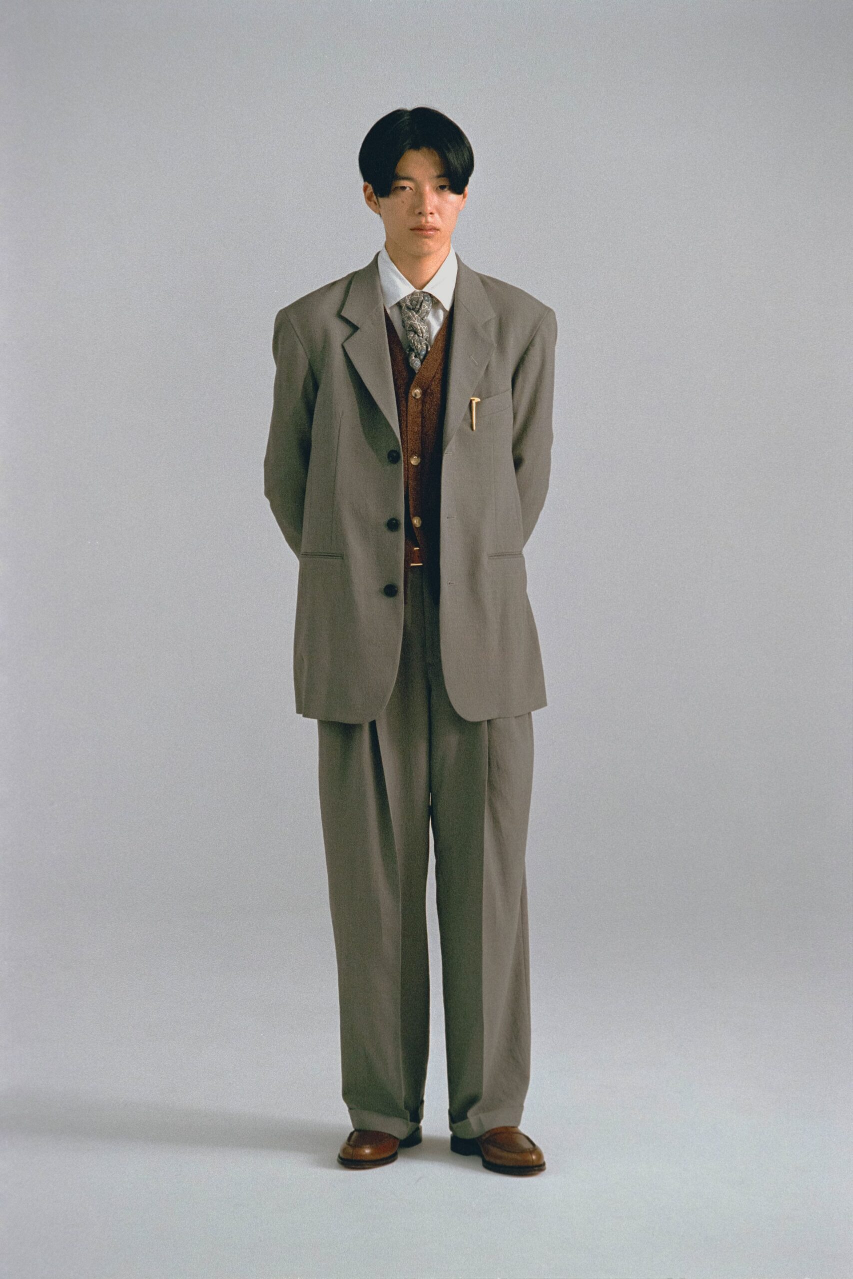 gray cotton long-sleeve collared tailored buttoned suit