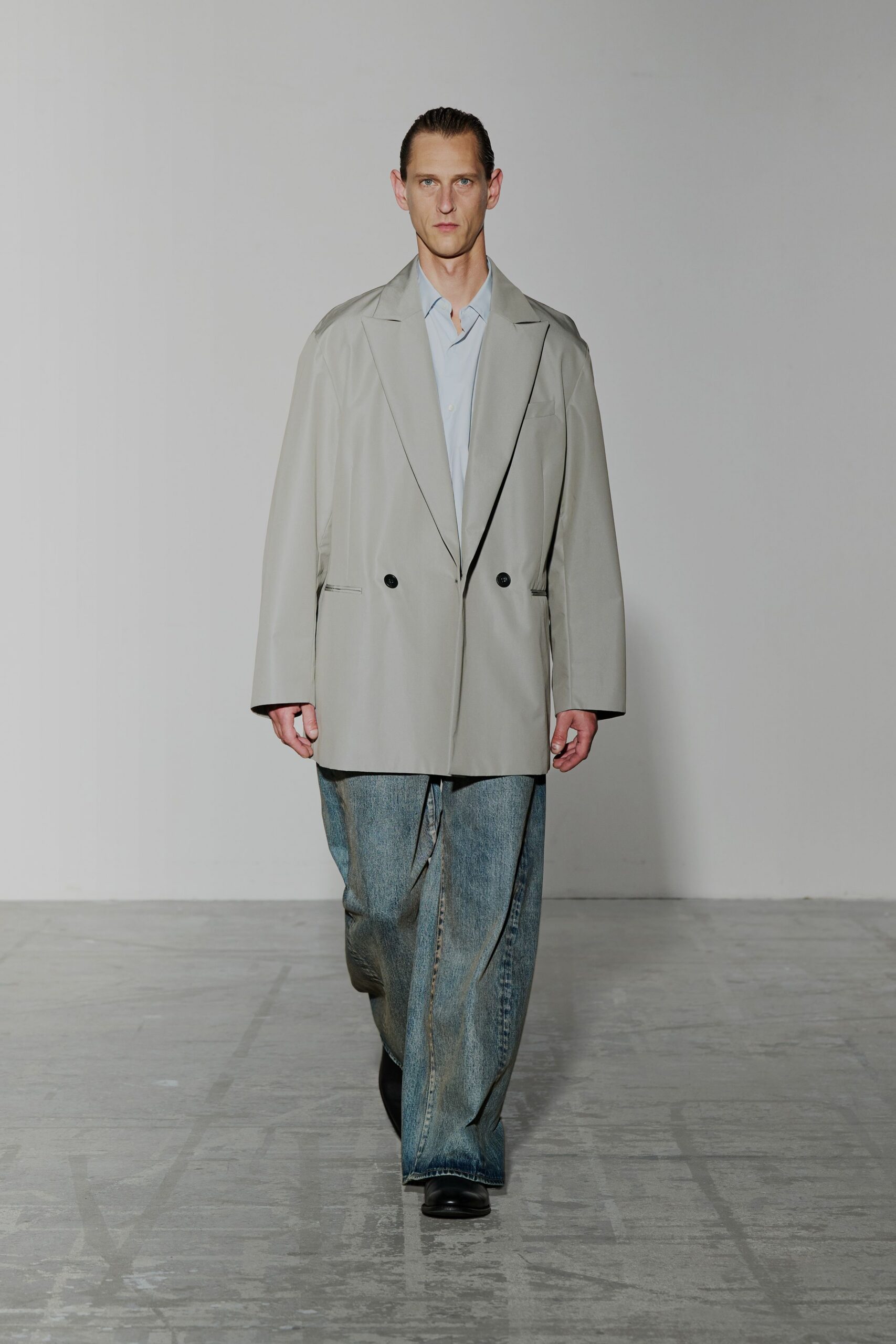 gray cotton long-sleeve collared oversized jacket
