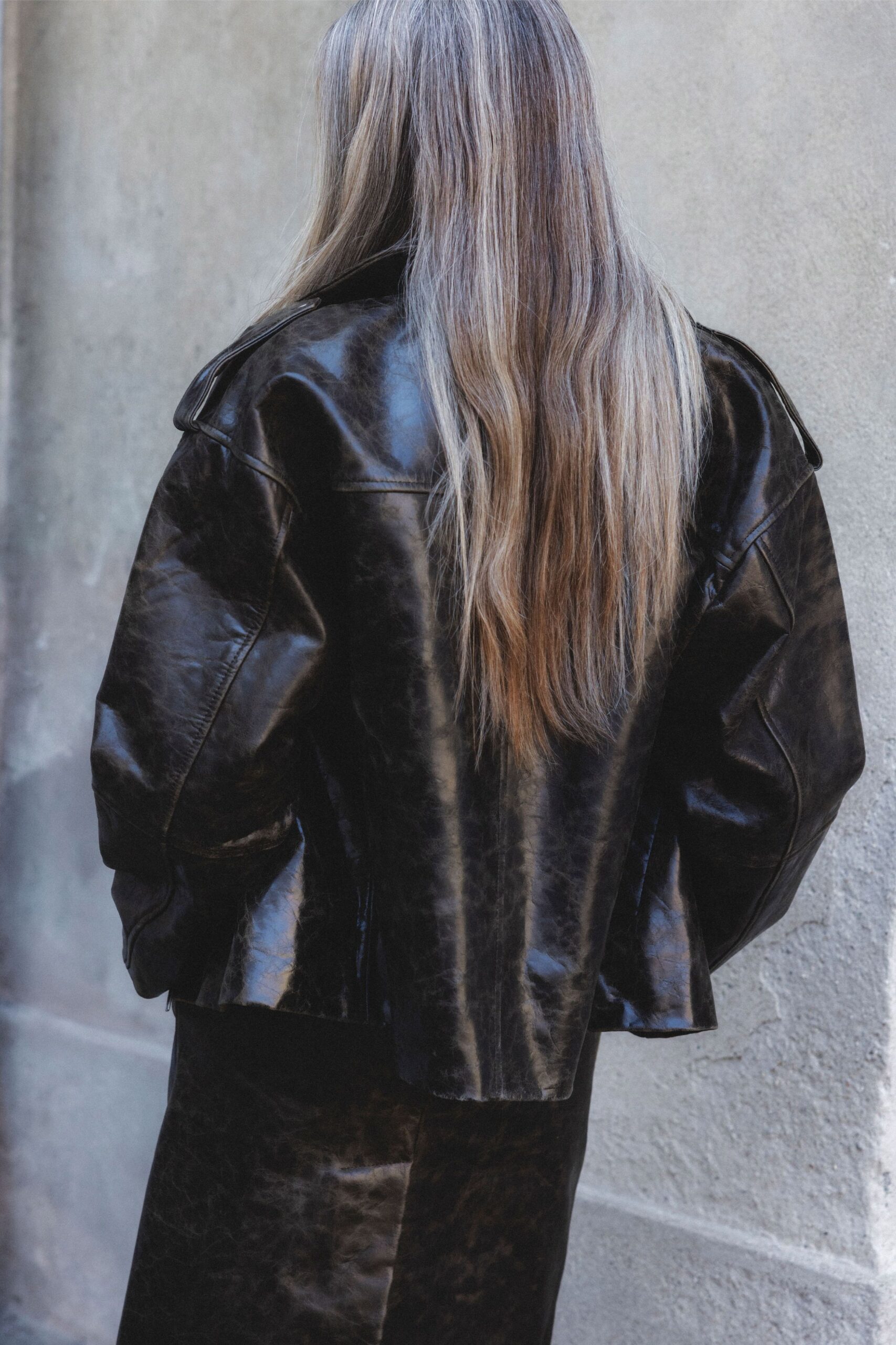 black leather long-sleeve collared oversized zippered jacket