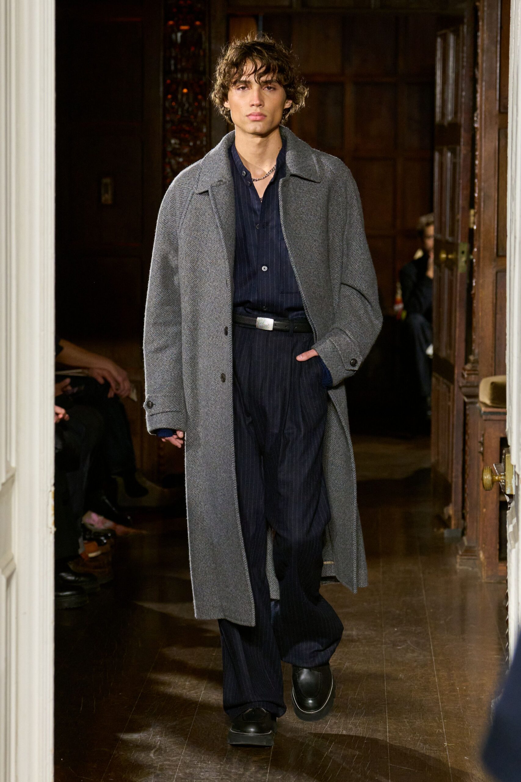 gray wool long-sleeve collared relaxed buttoned coat