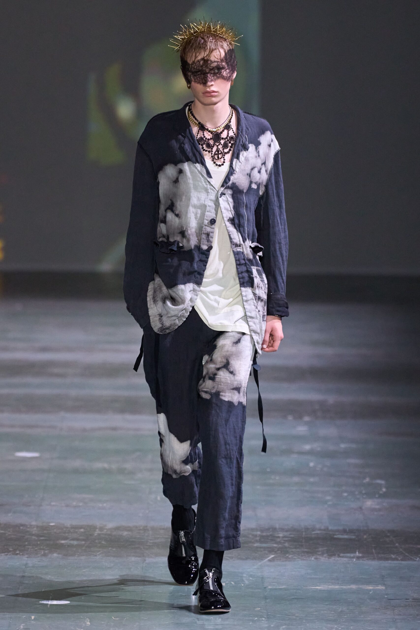 black cotton long-sleeve collared relaxed printed jacket