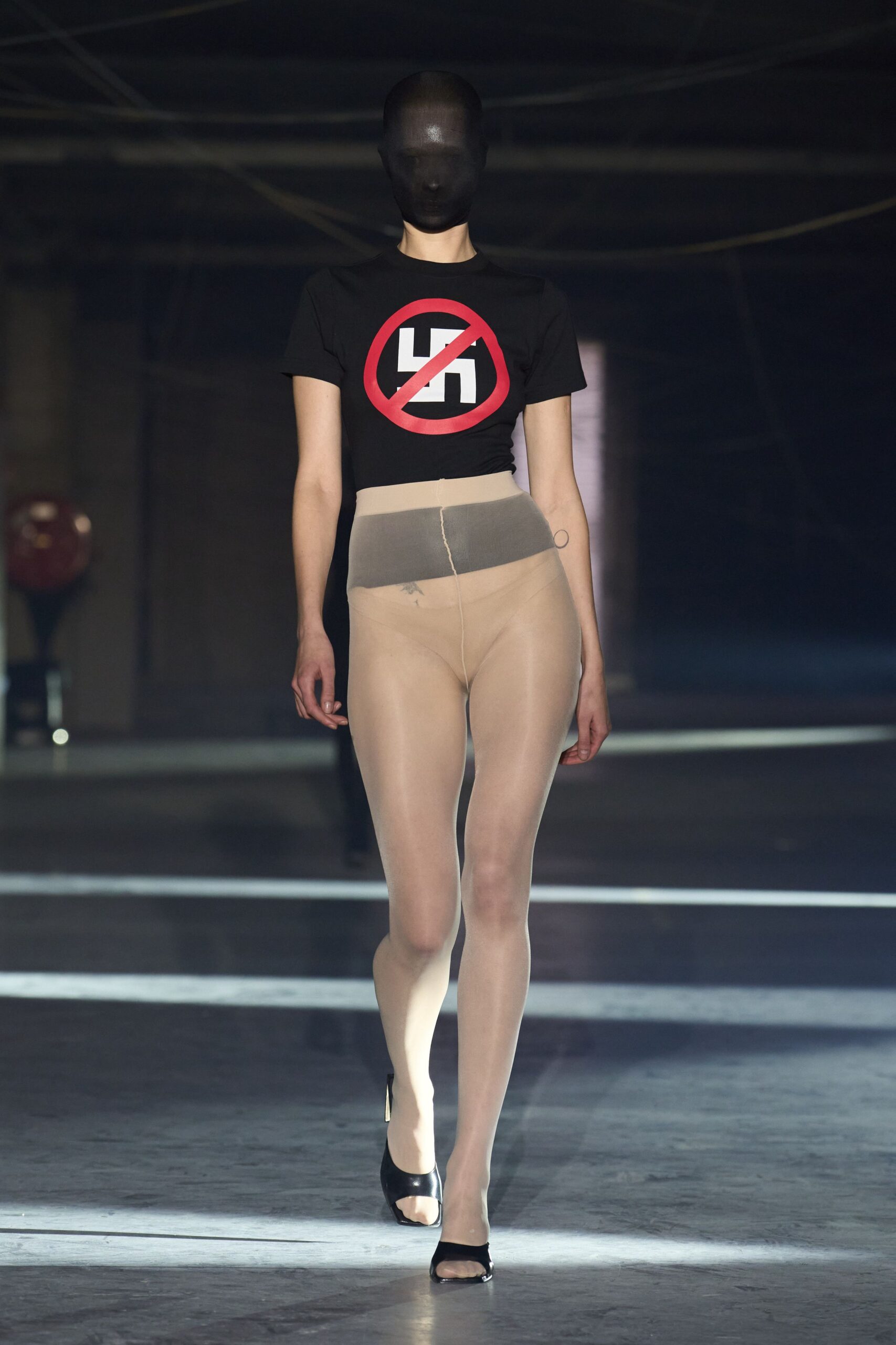 beige cotton fitted leggings