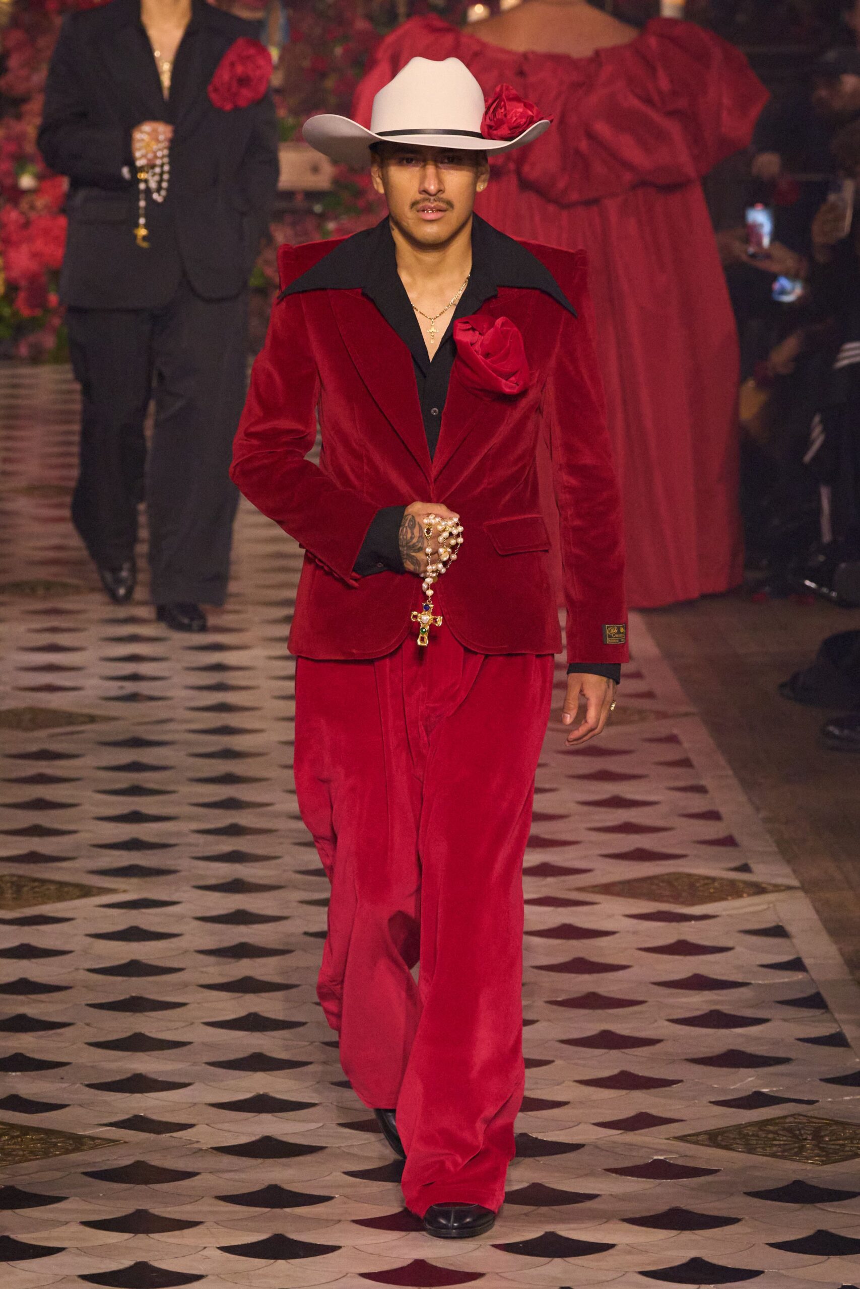 red velvet long-sleeve collared fitted buttoned suit