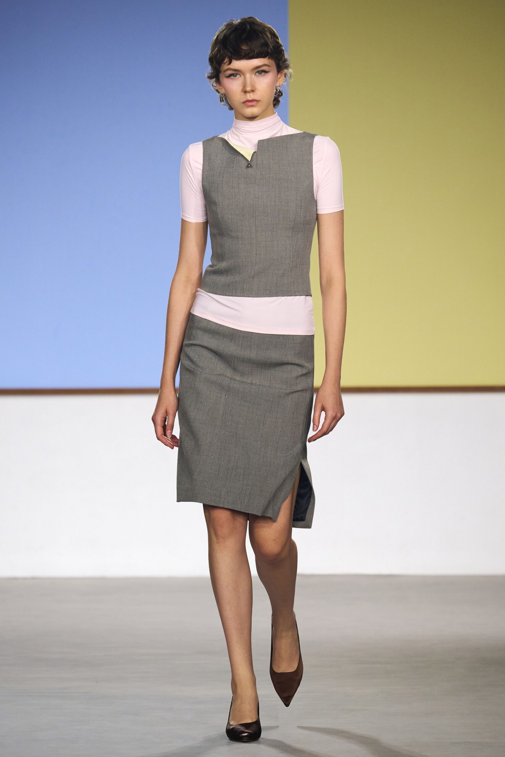 gray fitted midi dress with brown shoes