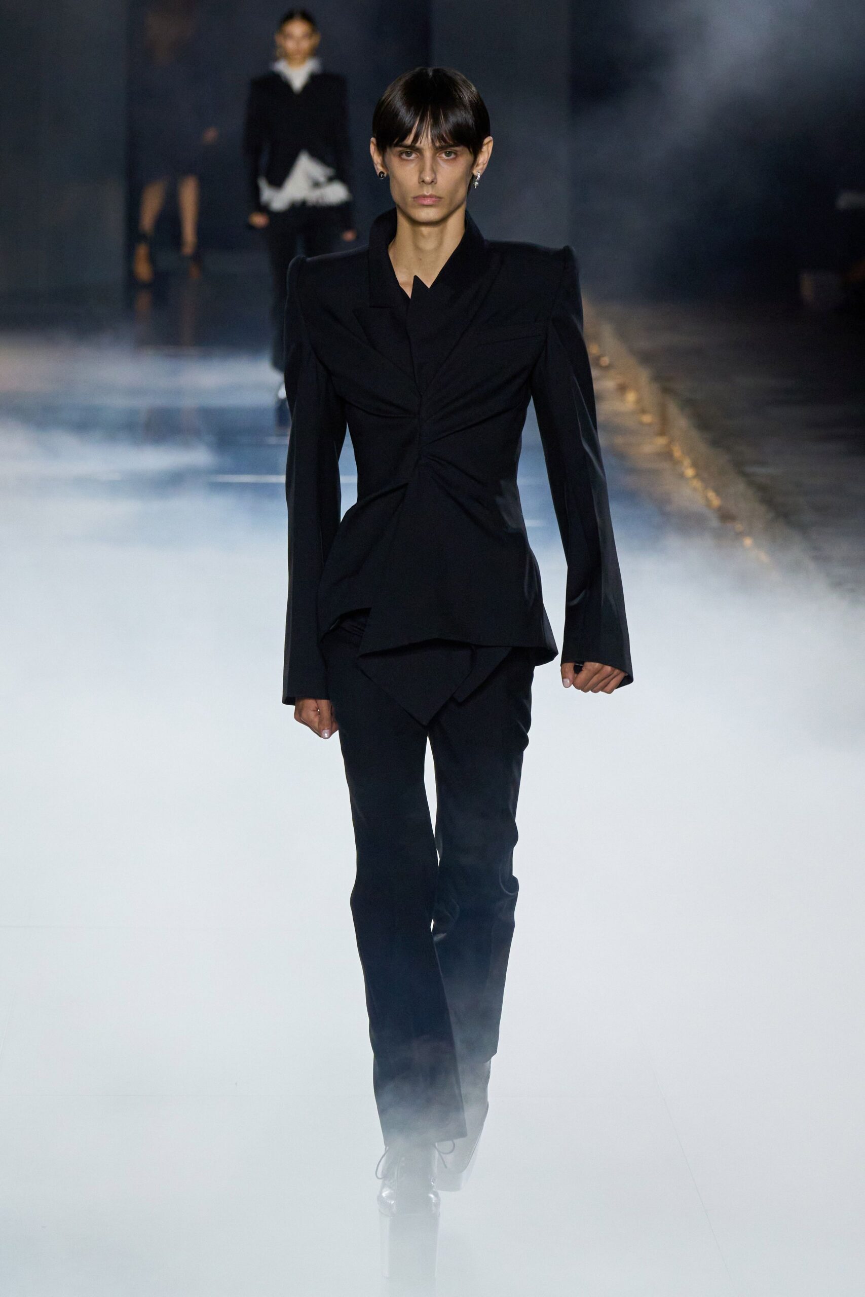 black cotton long-sleeve collared fitted zippered blazer