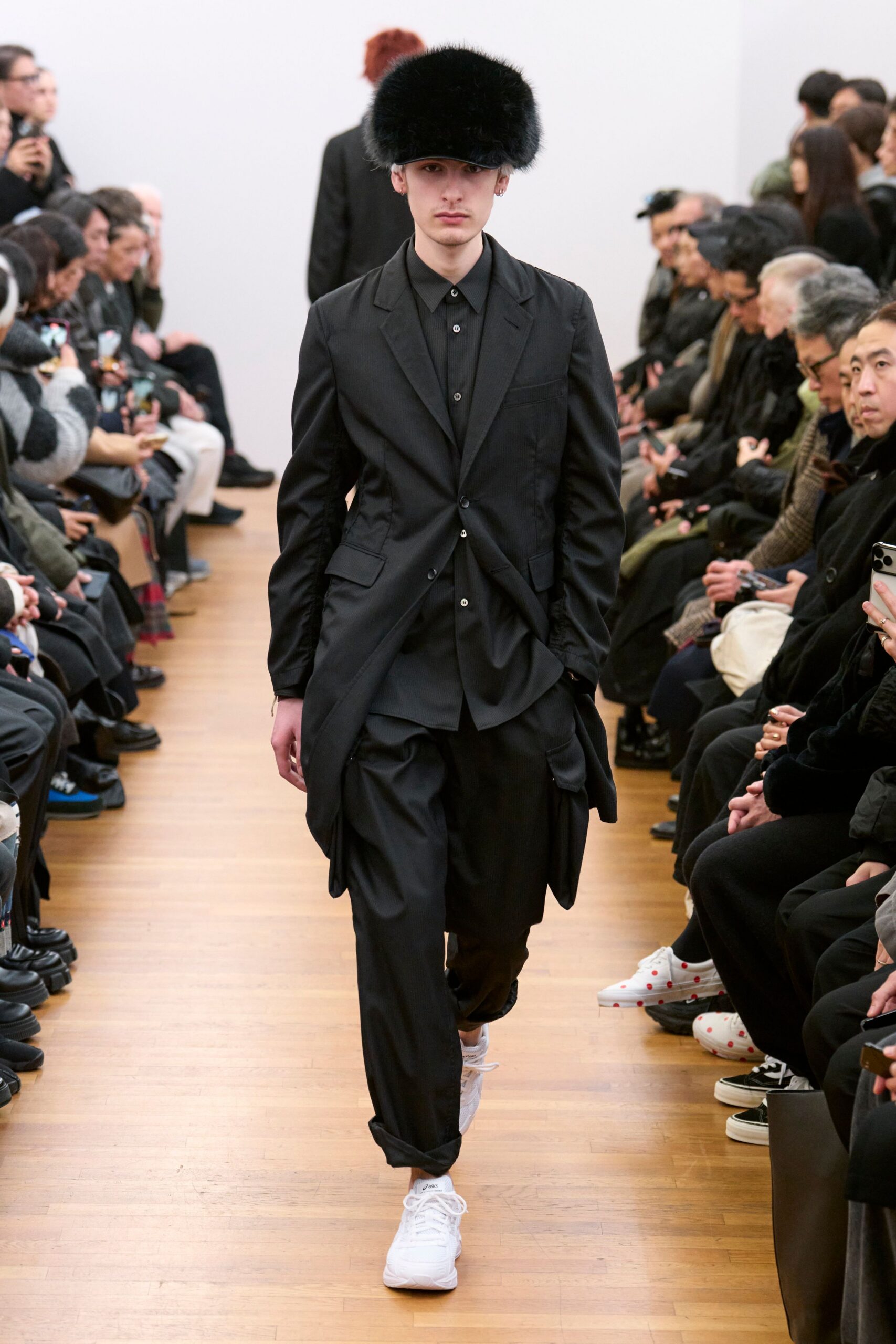 black cotton long-sleeve collared fitted buttoned suit