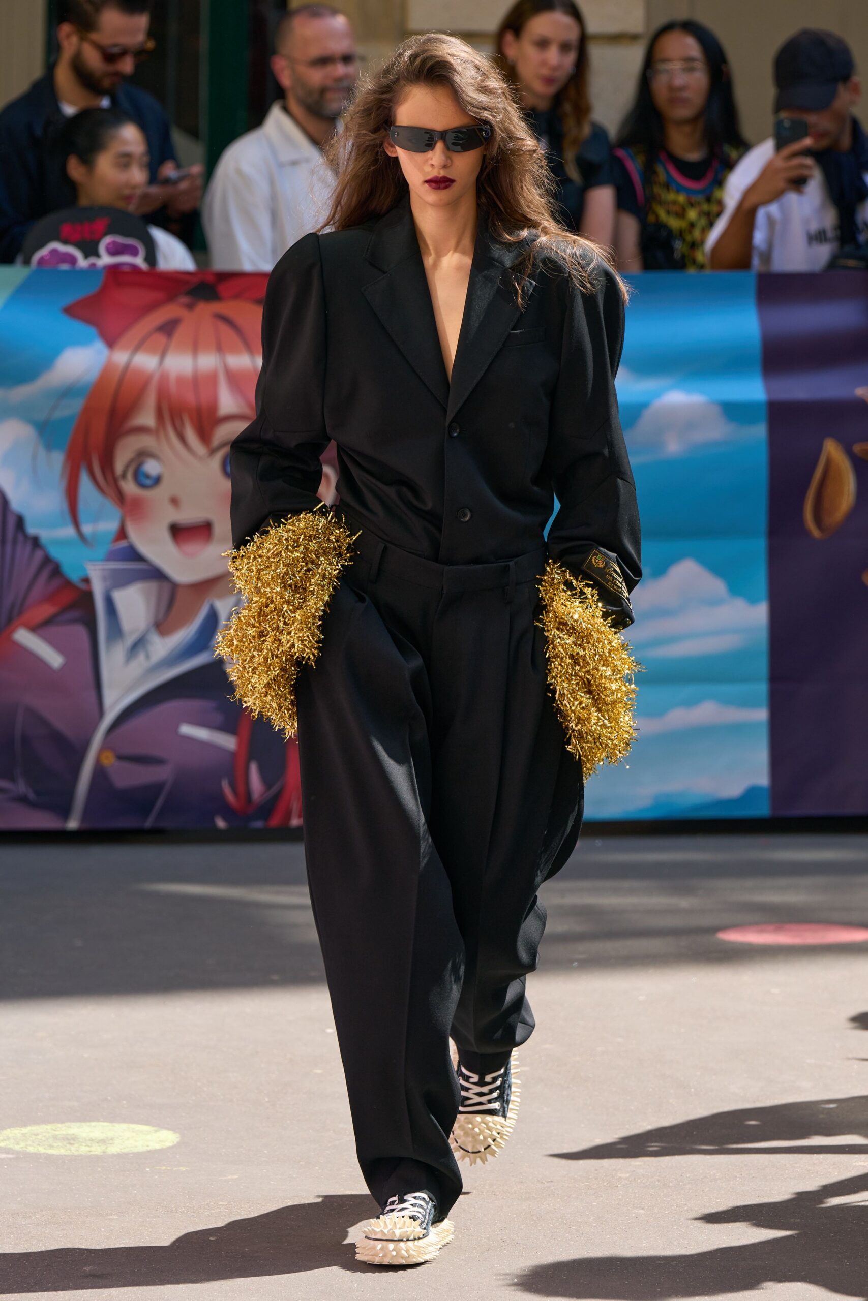 oversized black blazer with gold gloves