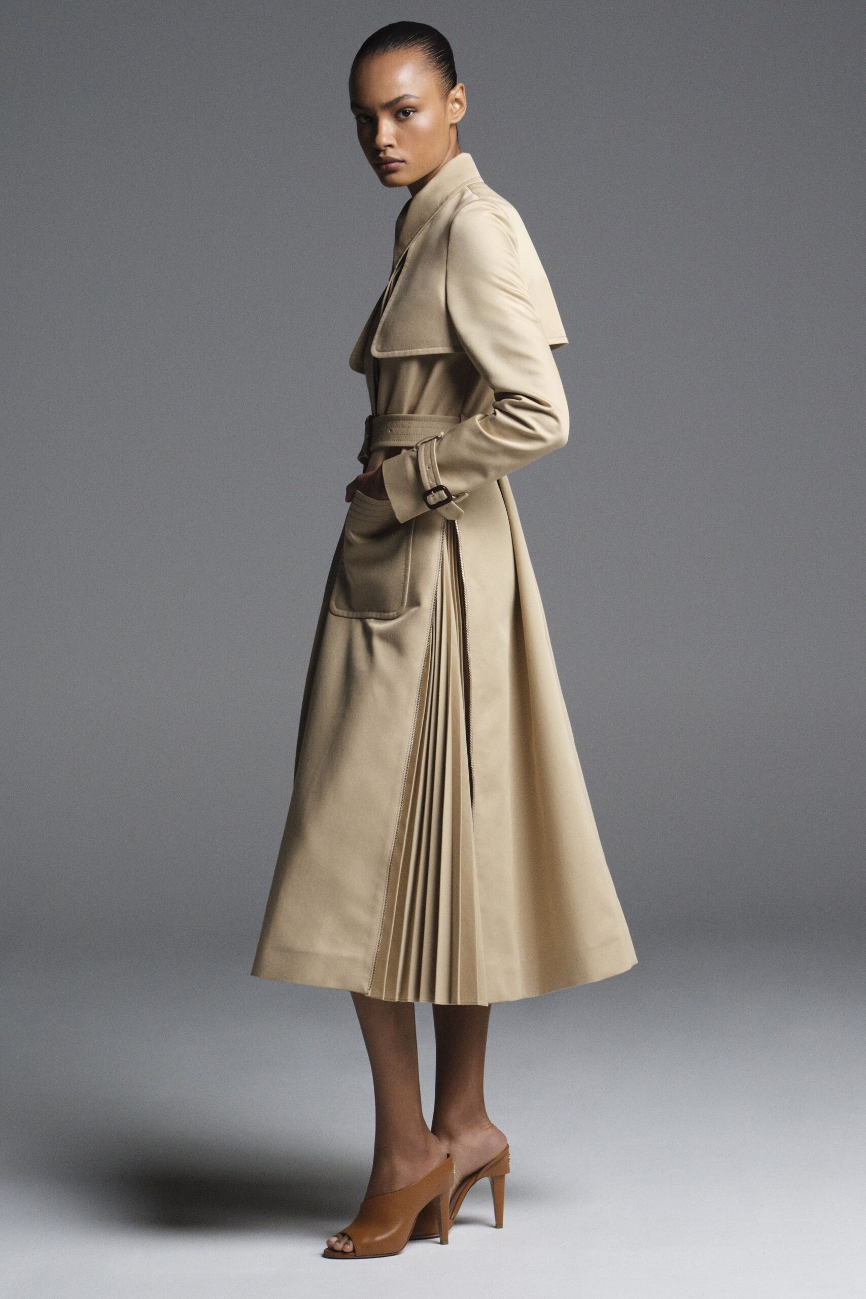 beige cotton long-sleeve collared fitted pleated buttoned trench