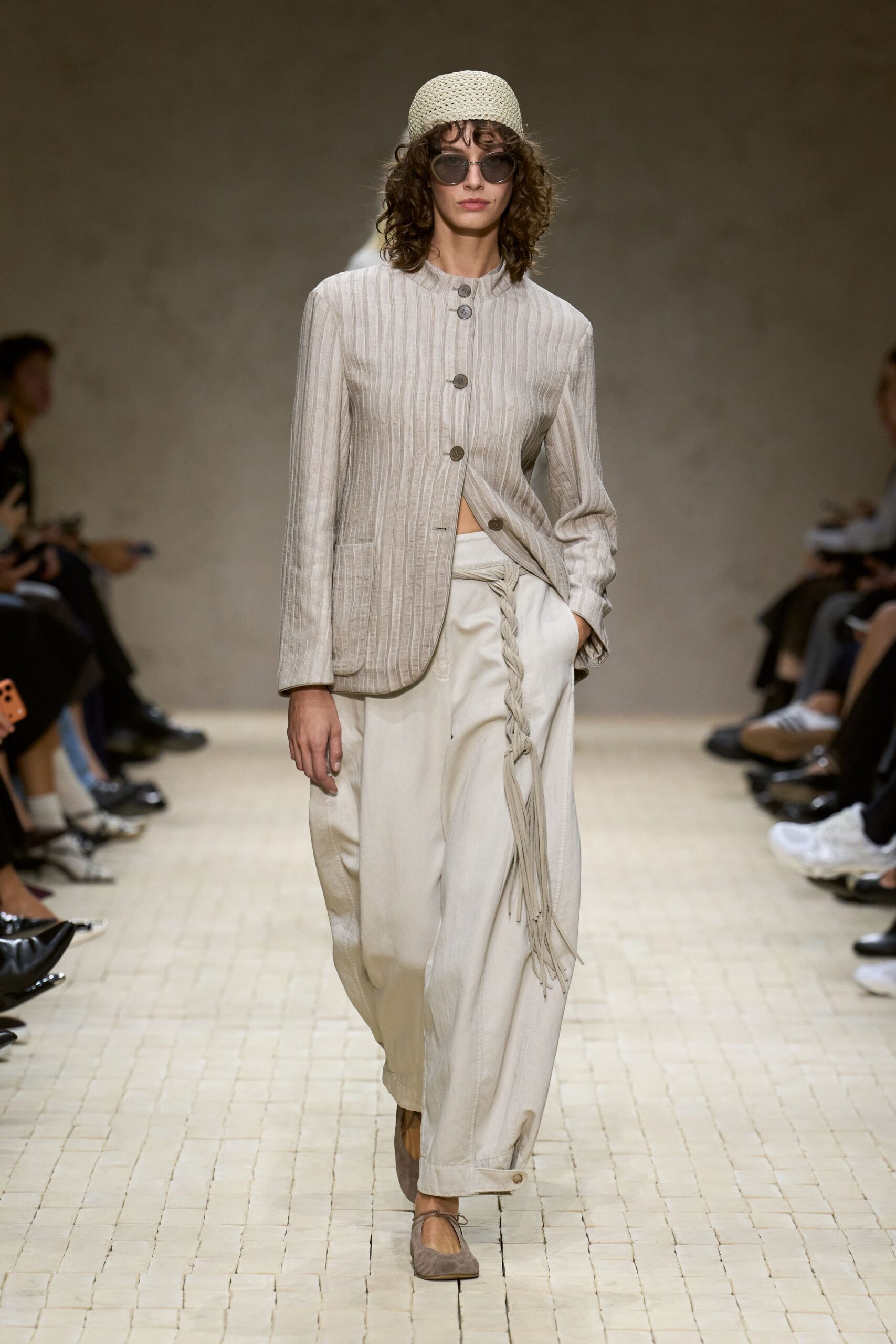 beige cotton short-sleeve collared relaxed buttoned pleated jacket
