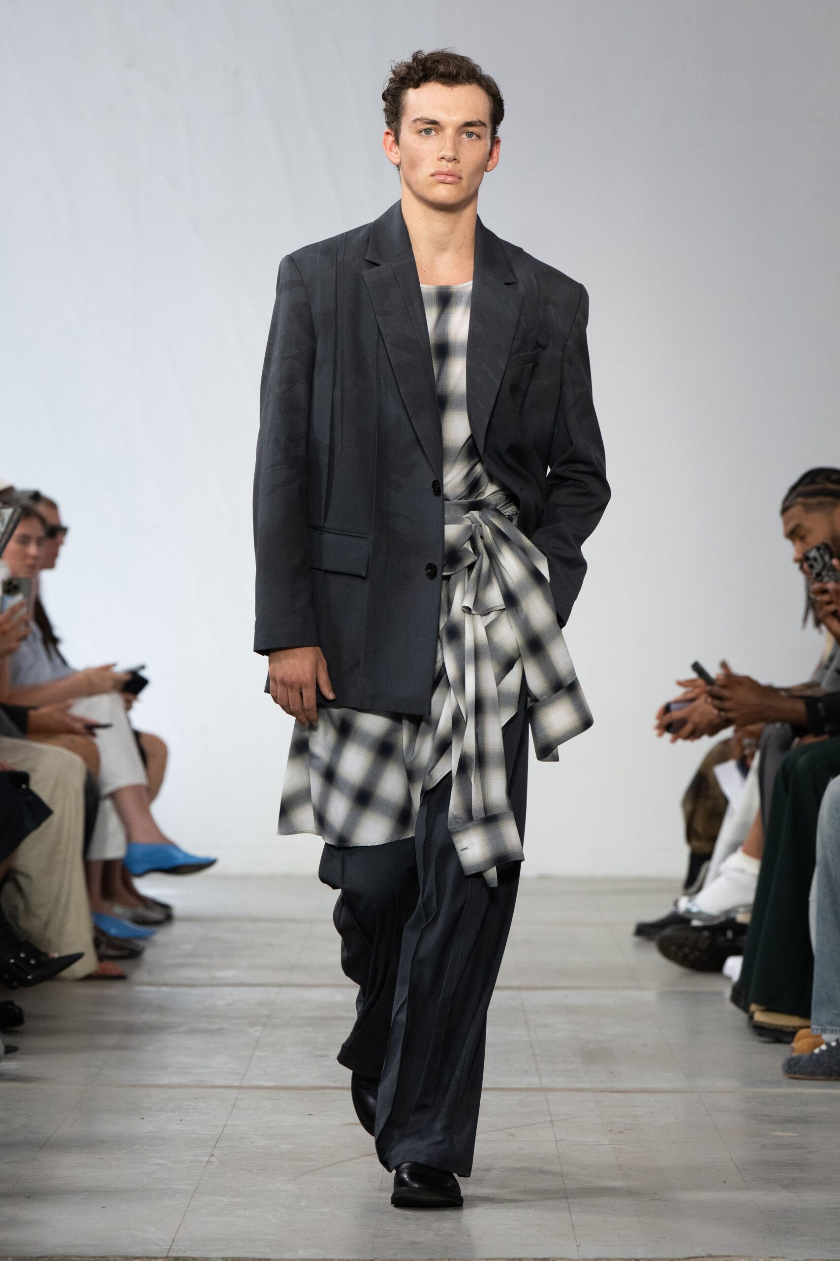gray cotton long-sleeve collared tailored buttoned layered suit